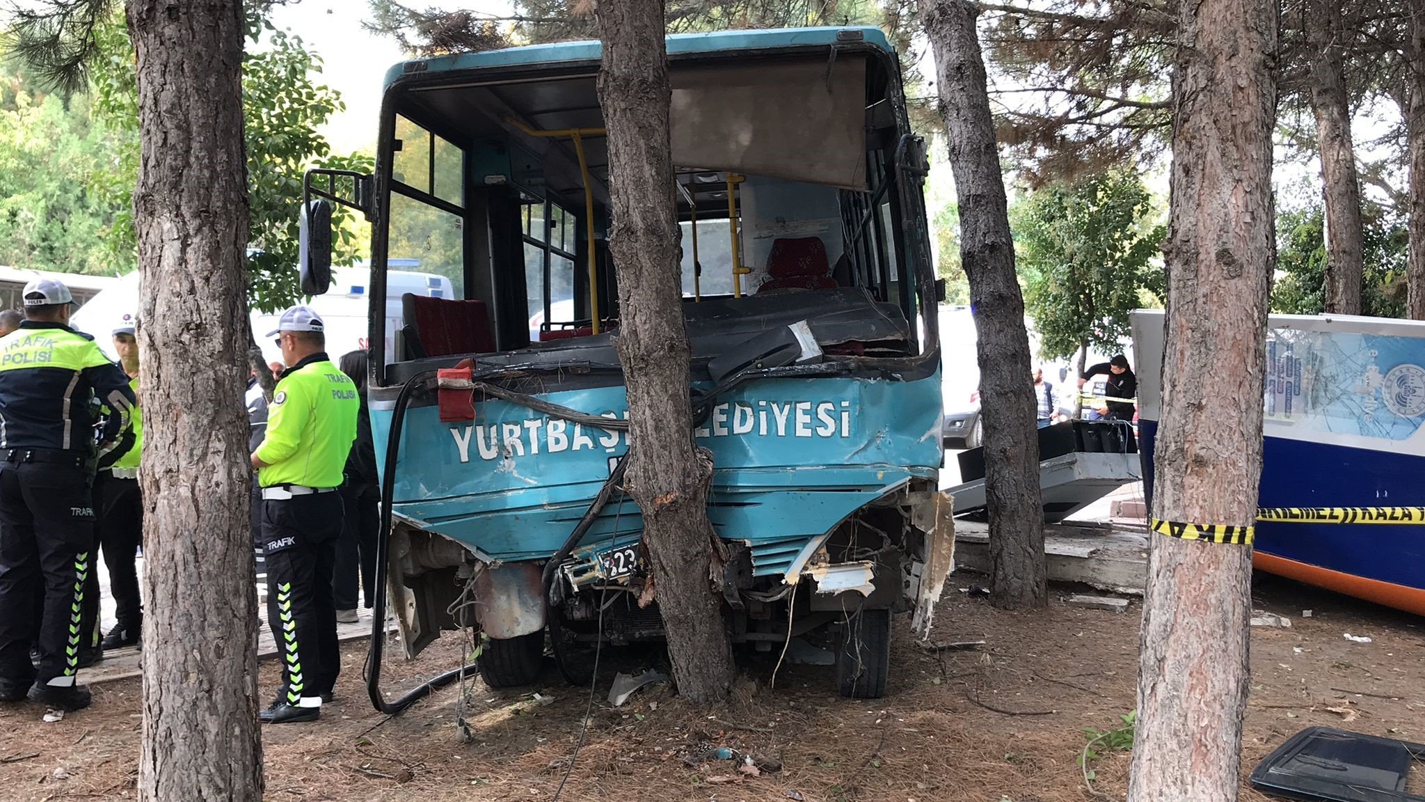 ogrencileri-tasiyan-midibus-2-araca-carpip-parka-daldi-1-olu-15-yarali-yenicag28.jpg