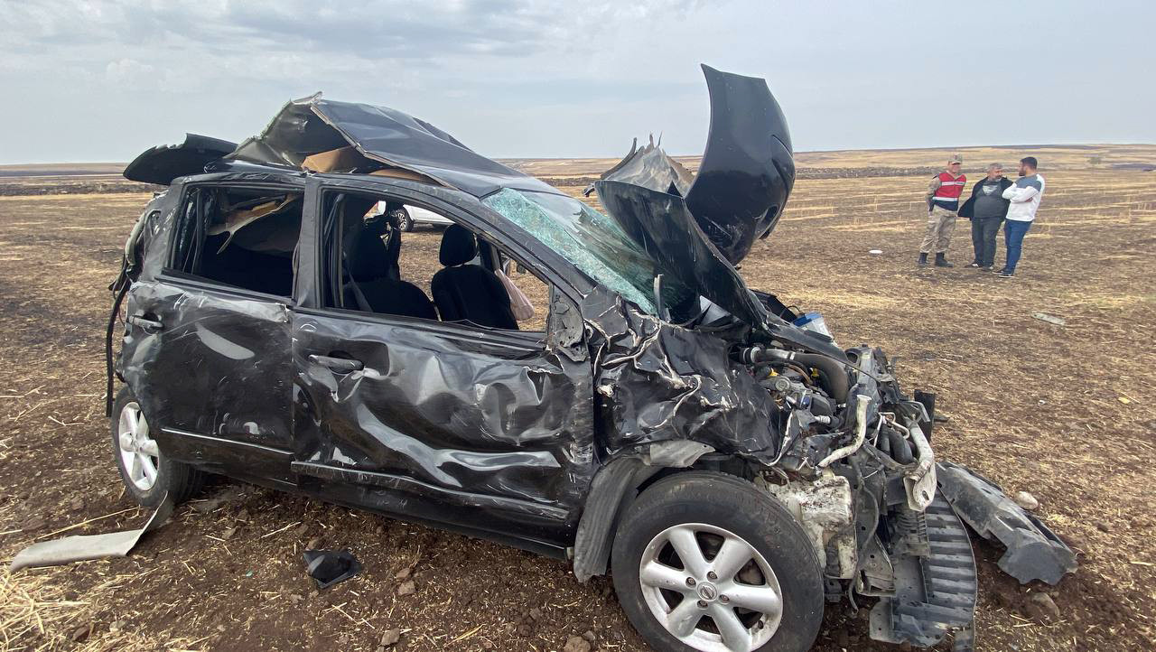sanliurfada-otomobil-tarlaya-devrildi-7-yarali-yenicag1.jpg