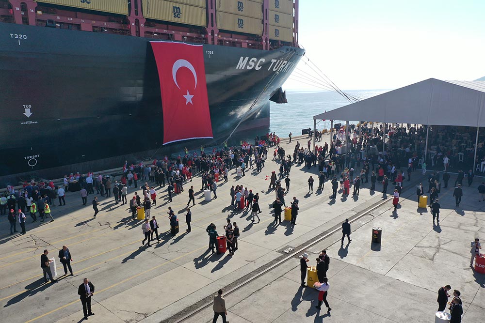 msc-turkiye-tekirdaga-geldi-dunyanin-en-buyuk-konteyner-gemilerinden-yenicag-2.jpg