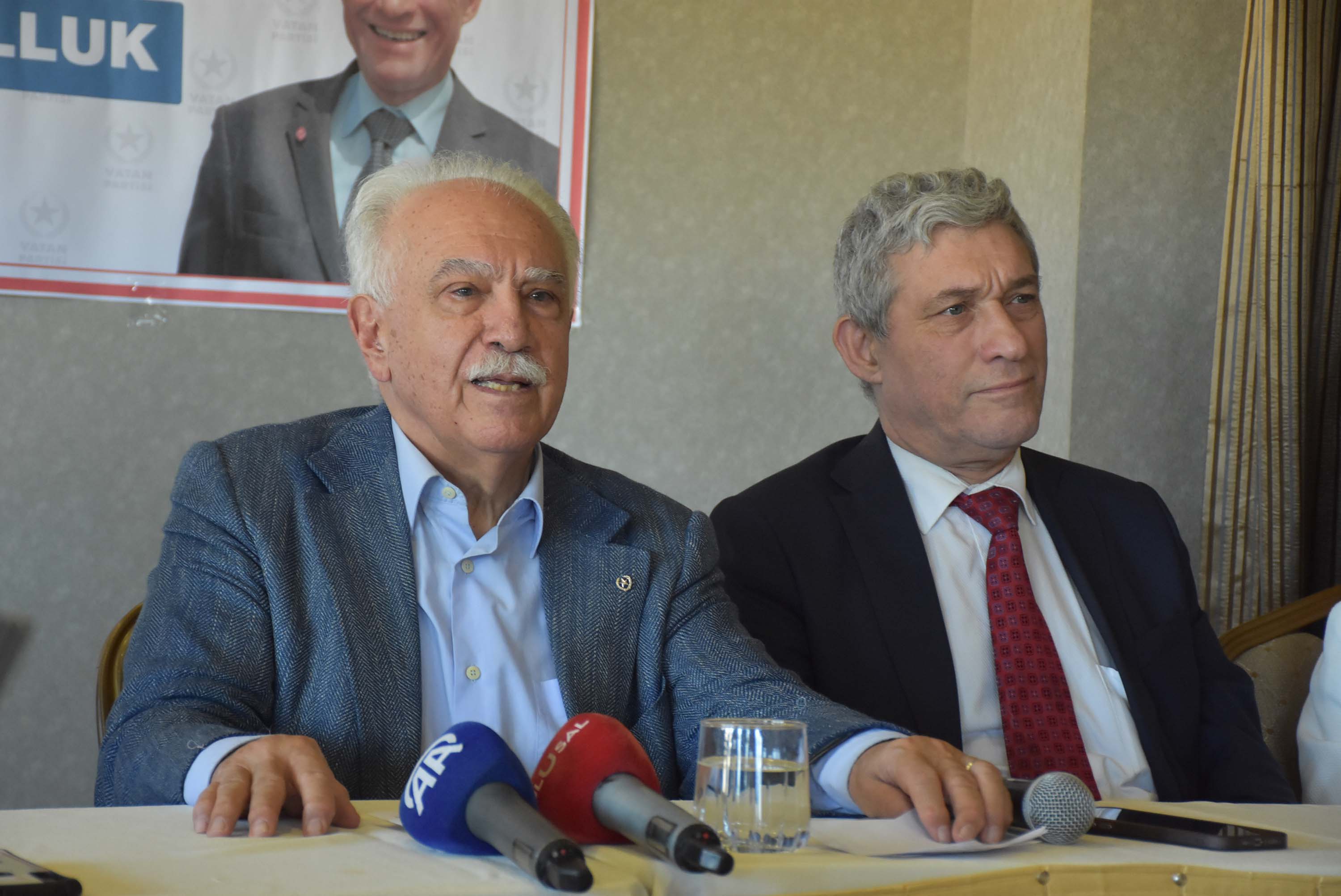 dogu-perincek-karsimizda-rakip-gormuyoruz-4266-dhaphoto3.jpg