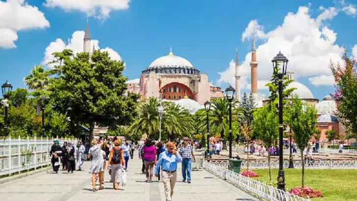 istanbulu-8-ayda-115-milyon-yabanci-turist-ziyaret-etti-yenicag-1.webp