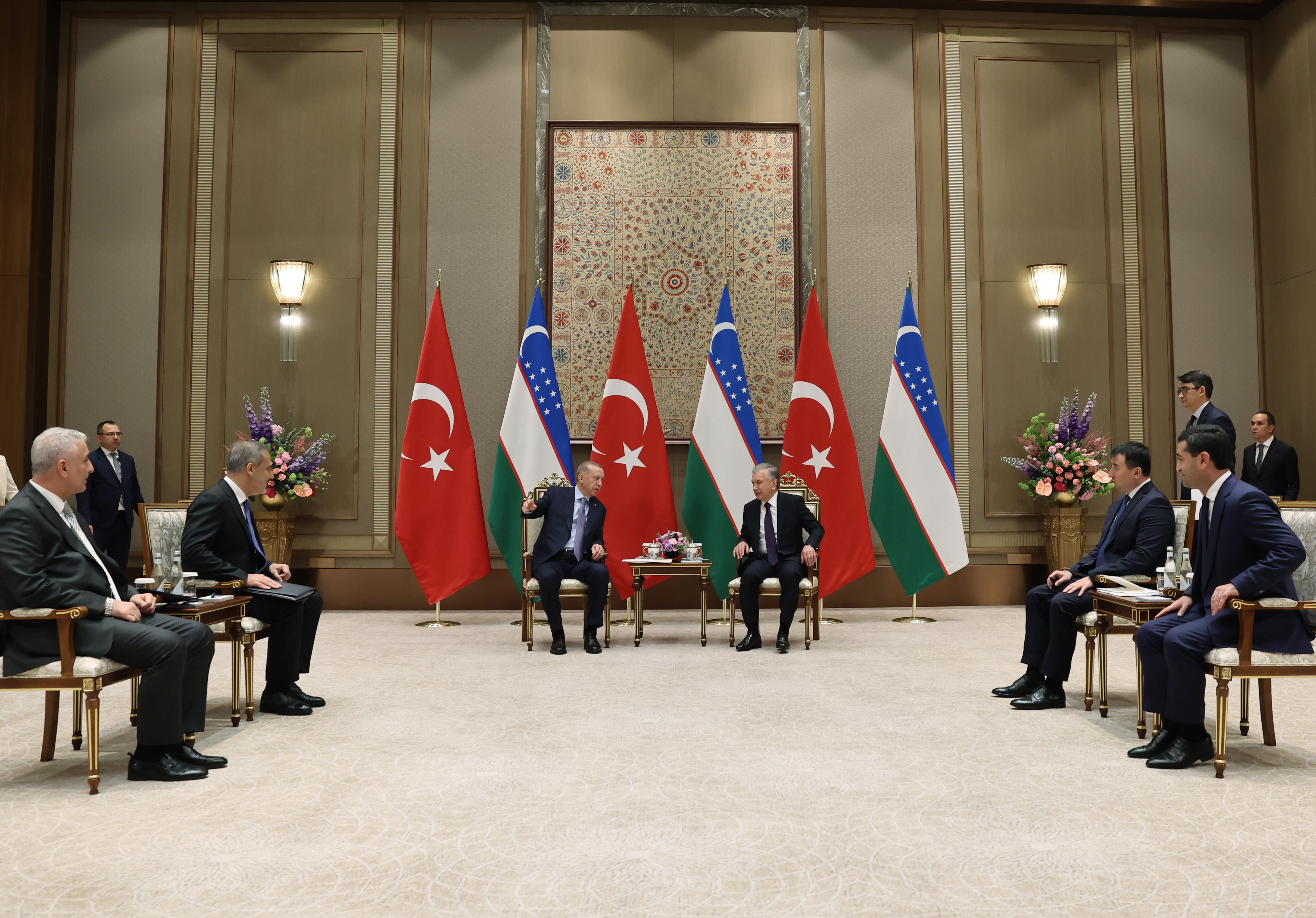 erdogan-ozbekistan-cumhurbaskani-mirziyoyev-ile-gorustu-yenicag-3-001.jpg