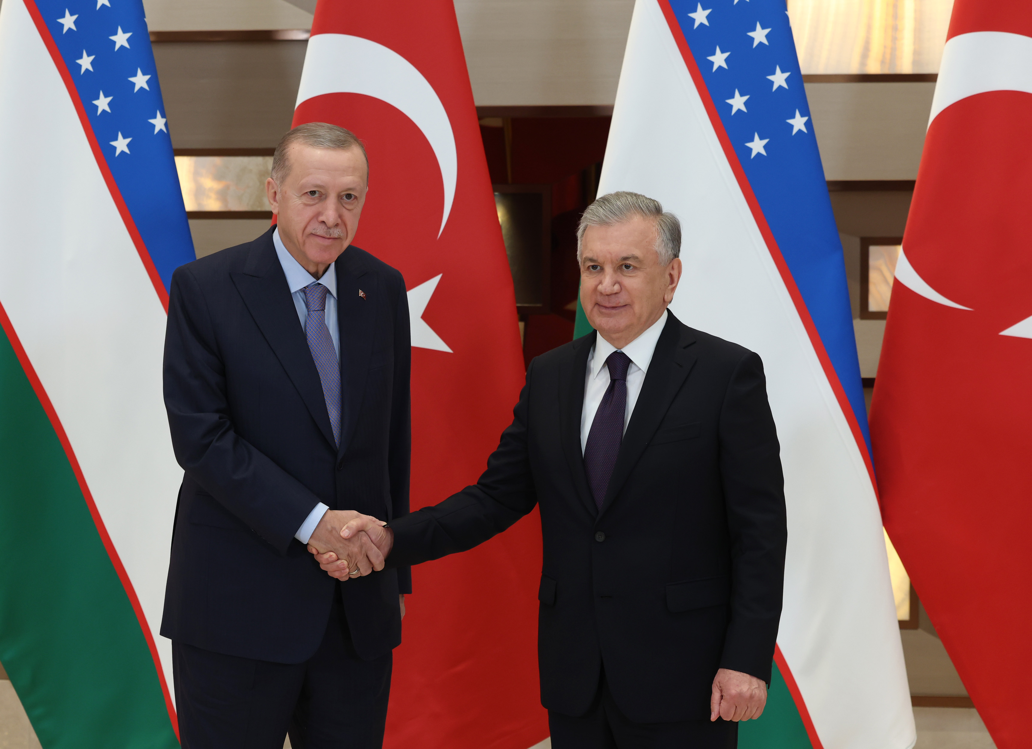 erdogan-ozbekistan-cumhurbaskani-mirziyoyev-ile-gorustu-yenicag-5-001.jpg