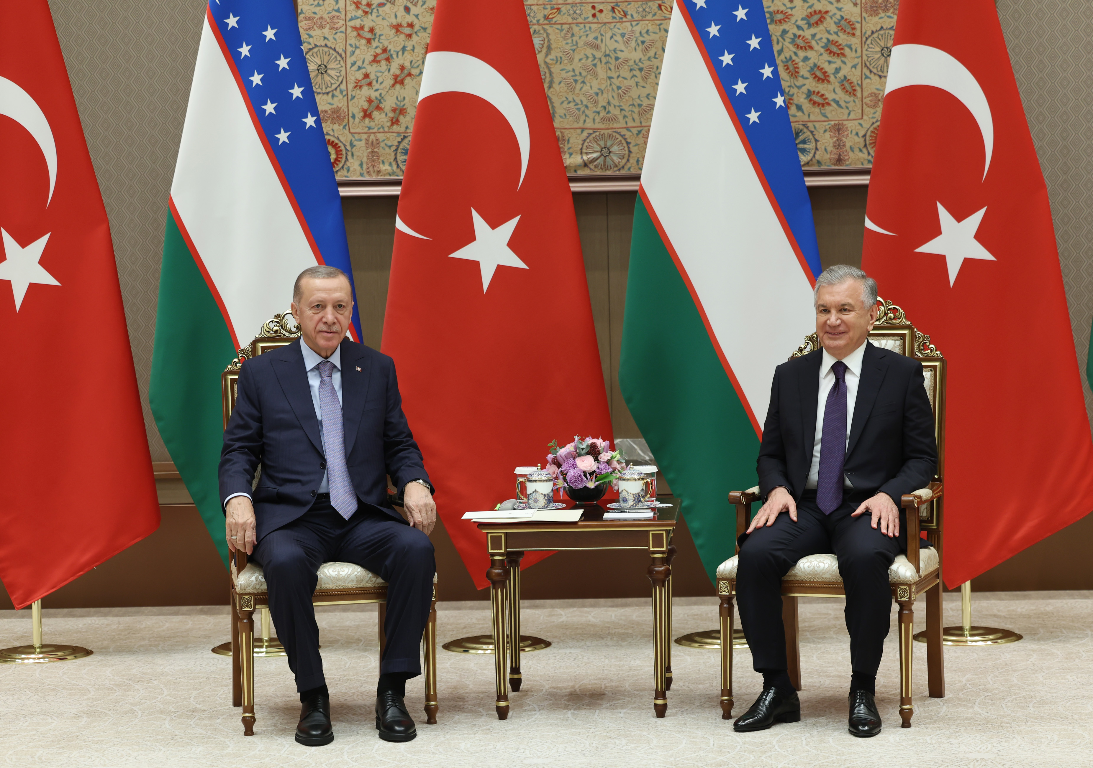 erdogan-ozbekistan-cumhurbaskani-mirziyoyev-ile-gorustu-yenicag-6-001.jpg