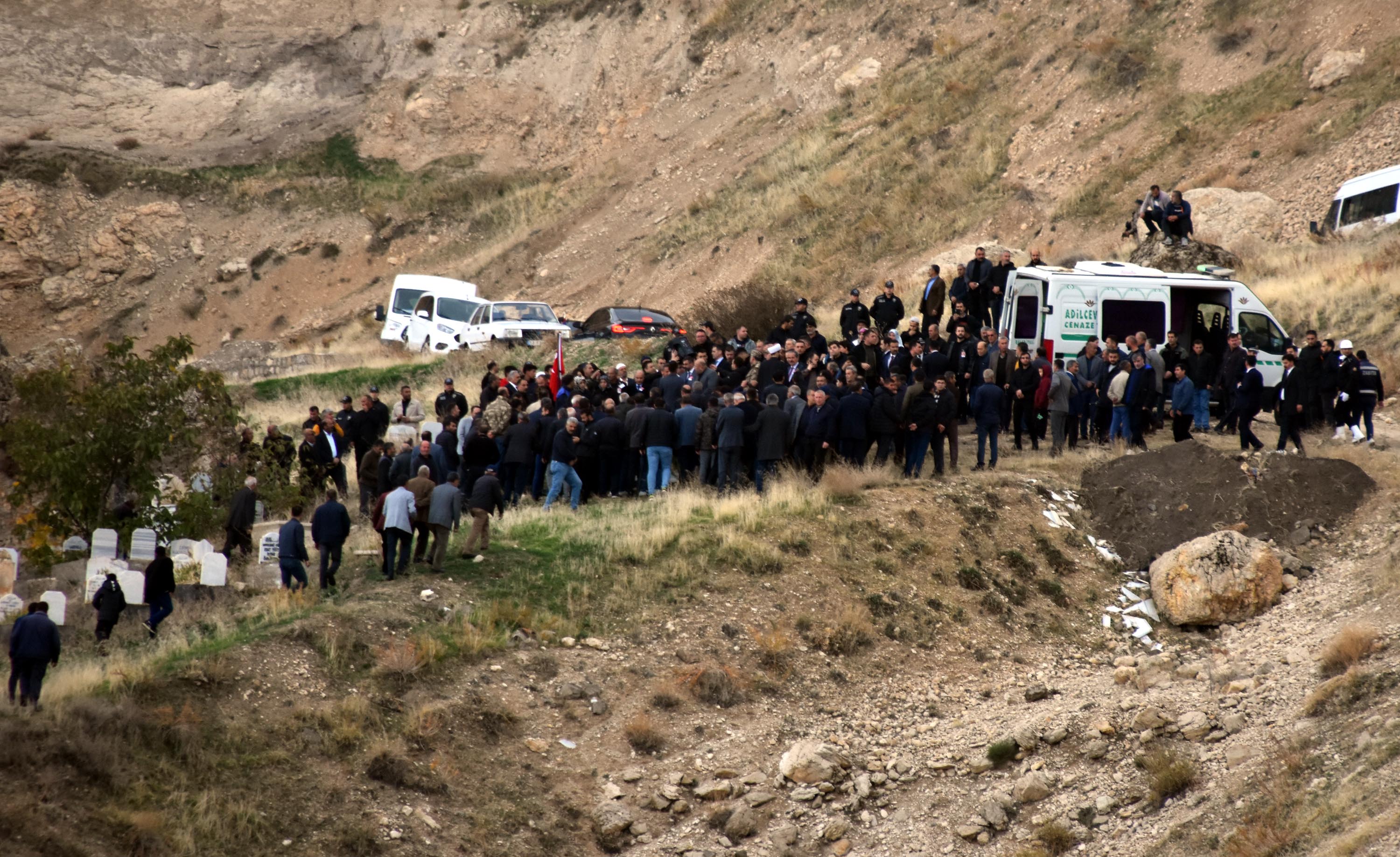 sehit-polis-memuru-memleketi-bitliste-son-yolculuguna-ugurlandi-yenicag10.jpg