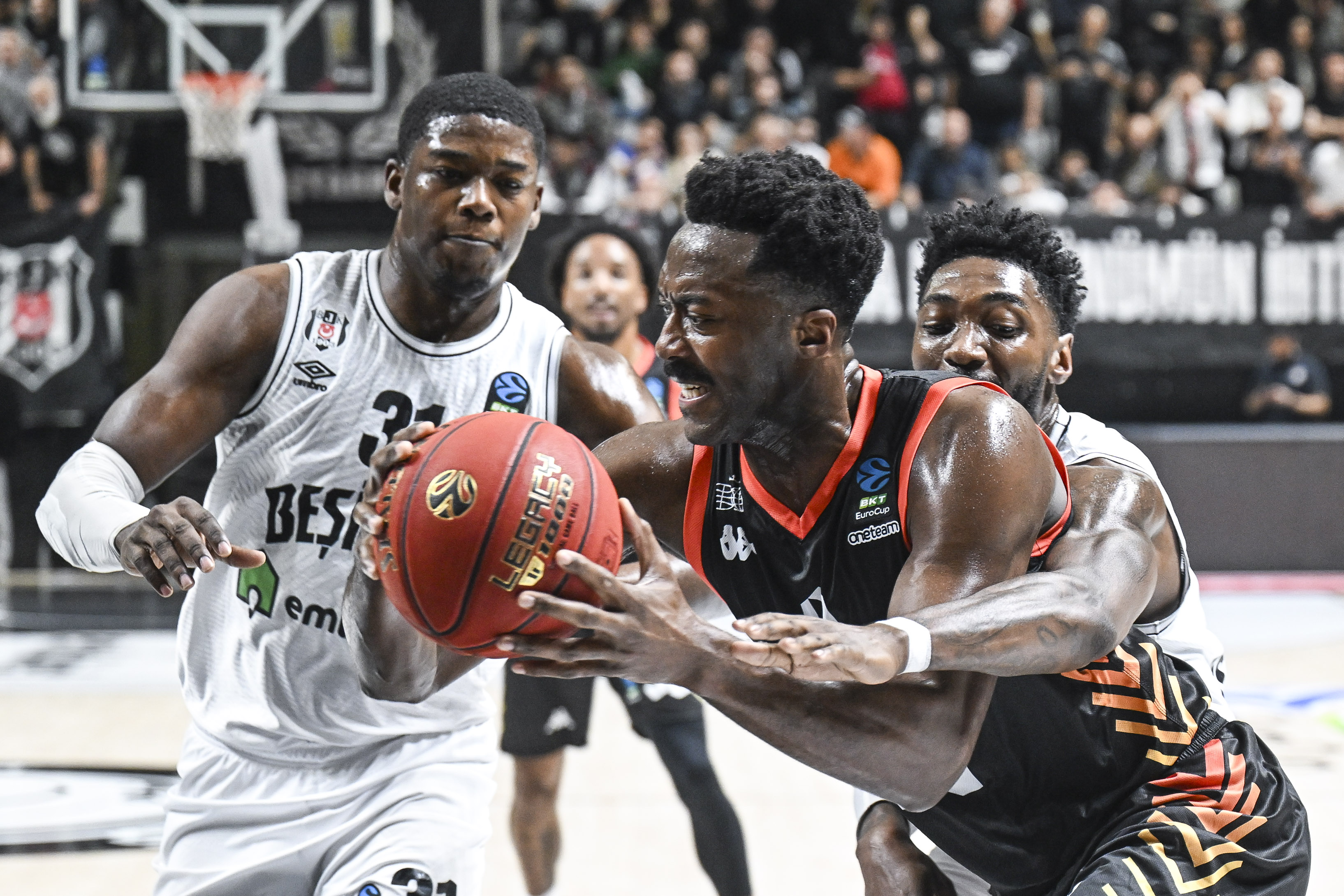 aa-20231115-32901240-32901232-besiktas-emlakjet-london-lions.jpg