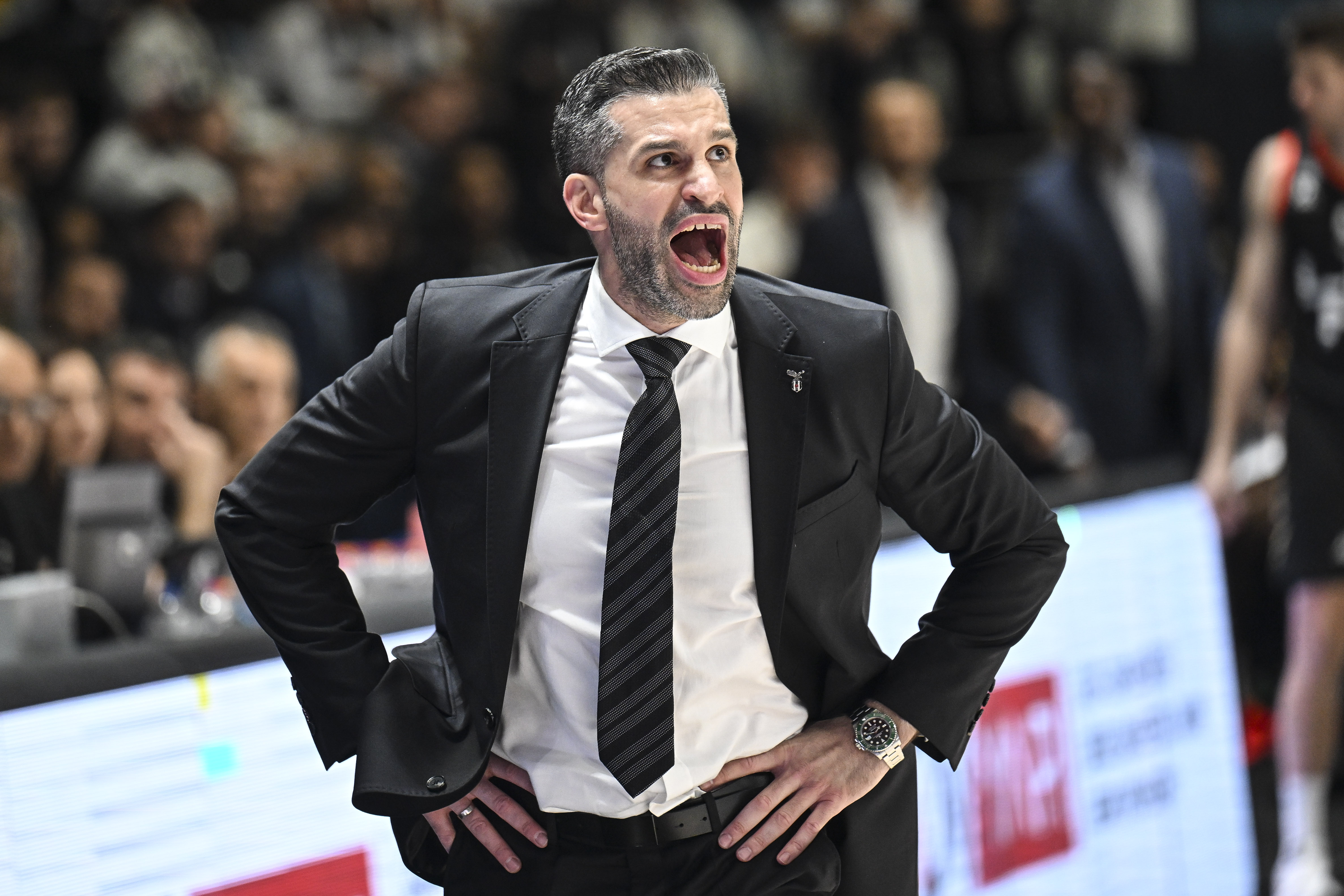 aa-20231115-32901240-32901237-besiktas-emlakjet-london-lions.jpg