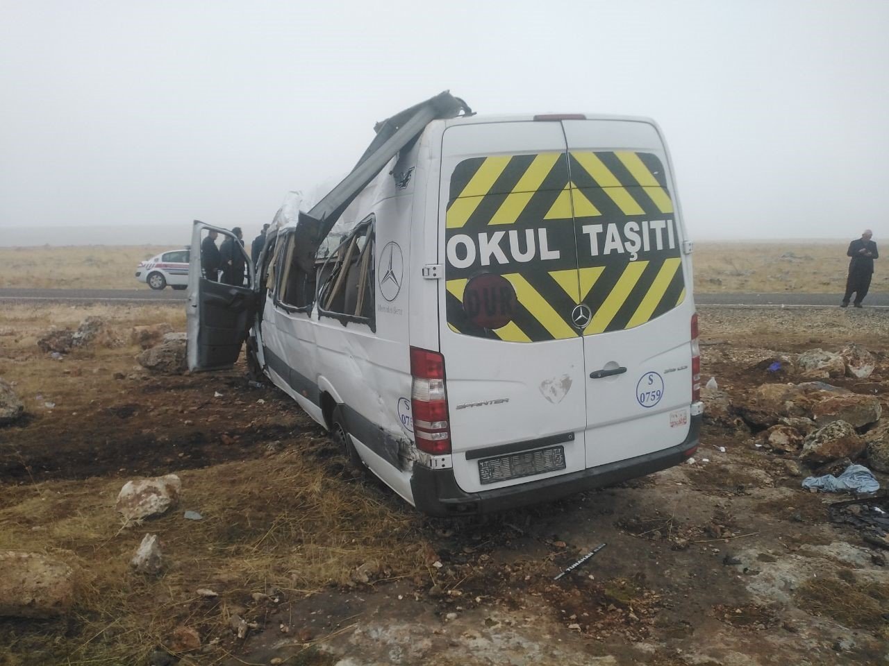 cenazeye-gidenleri-tasiyan-minibus-devrildi-2si-agir-18-yarali-yenicag-6.jpg