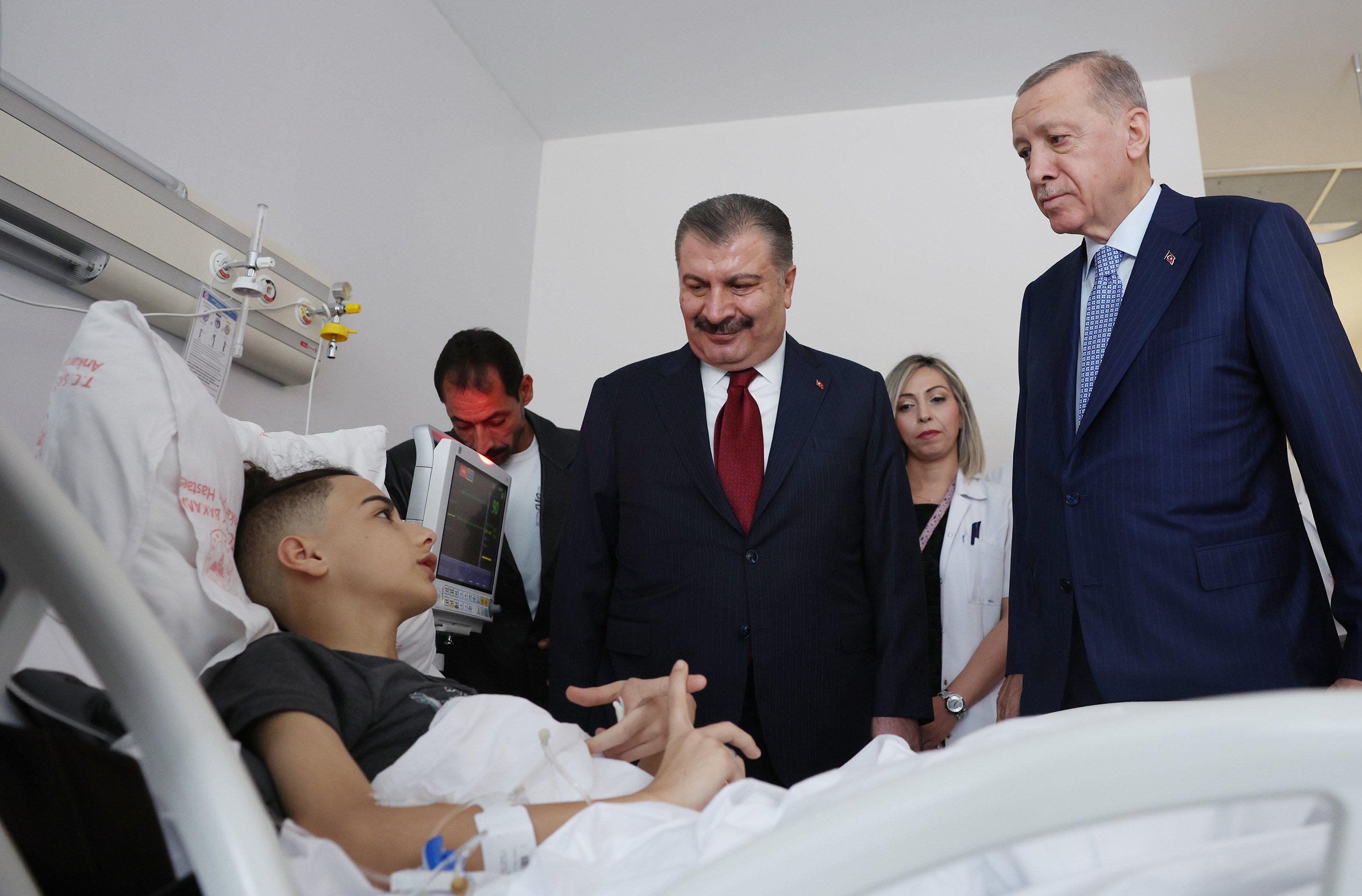 erdogan-turkiyeye-getirilen-gazzeli-hastalari-ziyaret-etti-yenicag-2.jpg