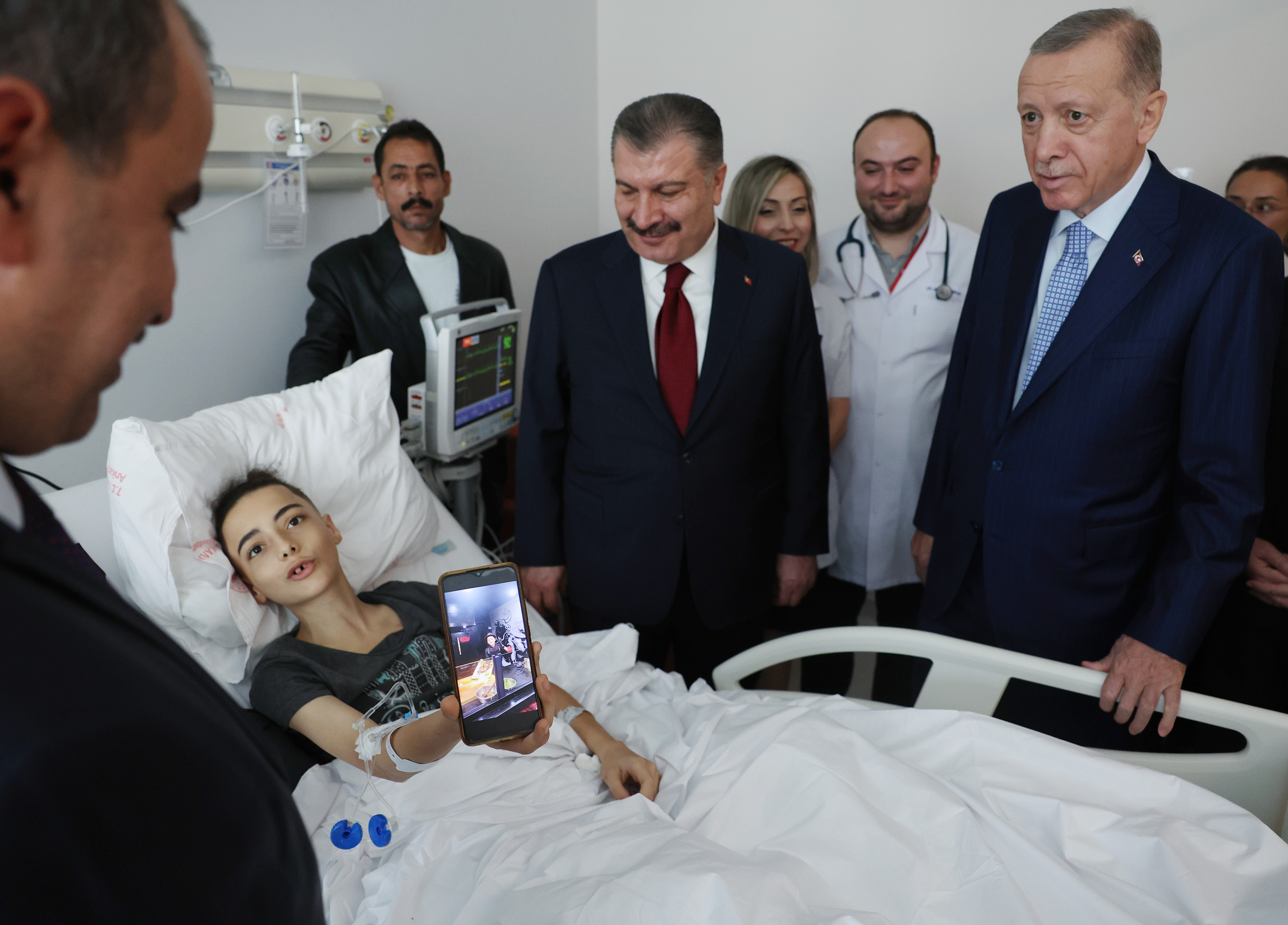 erdogan-turkiyeye-getirilen-gazzeli-hastalari-ziyaret-etti-yenicag-3.jpg