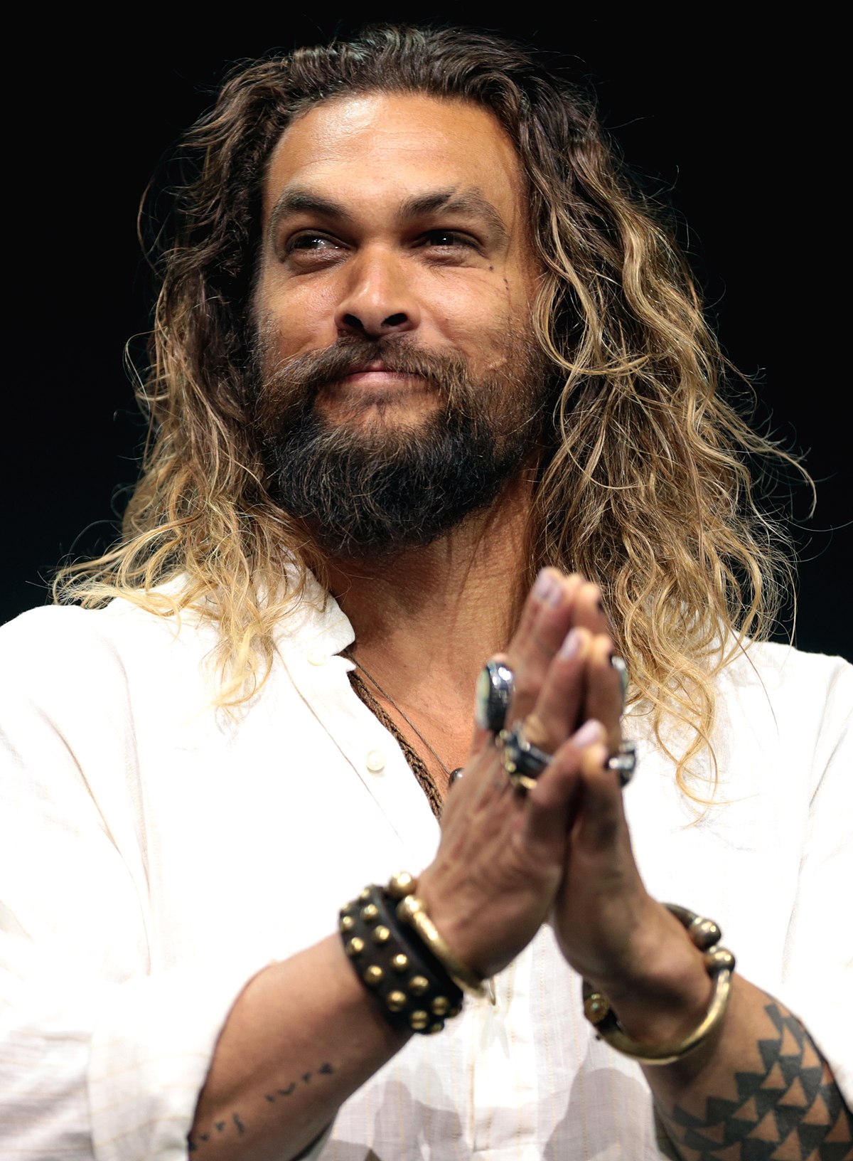 1200px-jason-momoa-by-gage-skidmore.jpg