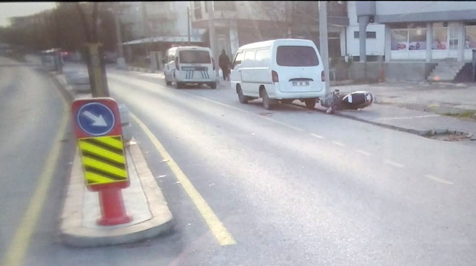 edirnede-devrilerek-9-metre-suruklenen-motosikletin-surucusu-agir-yaralandi-9221-dhaphoto2.jpg
