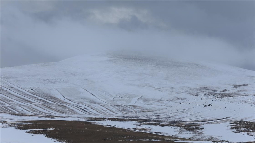 erzurum-ve-ardahan-il-merkezi-ile-karsin-yuksekleri-beyaza-burundu-yenicag1.jpg