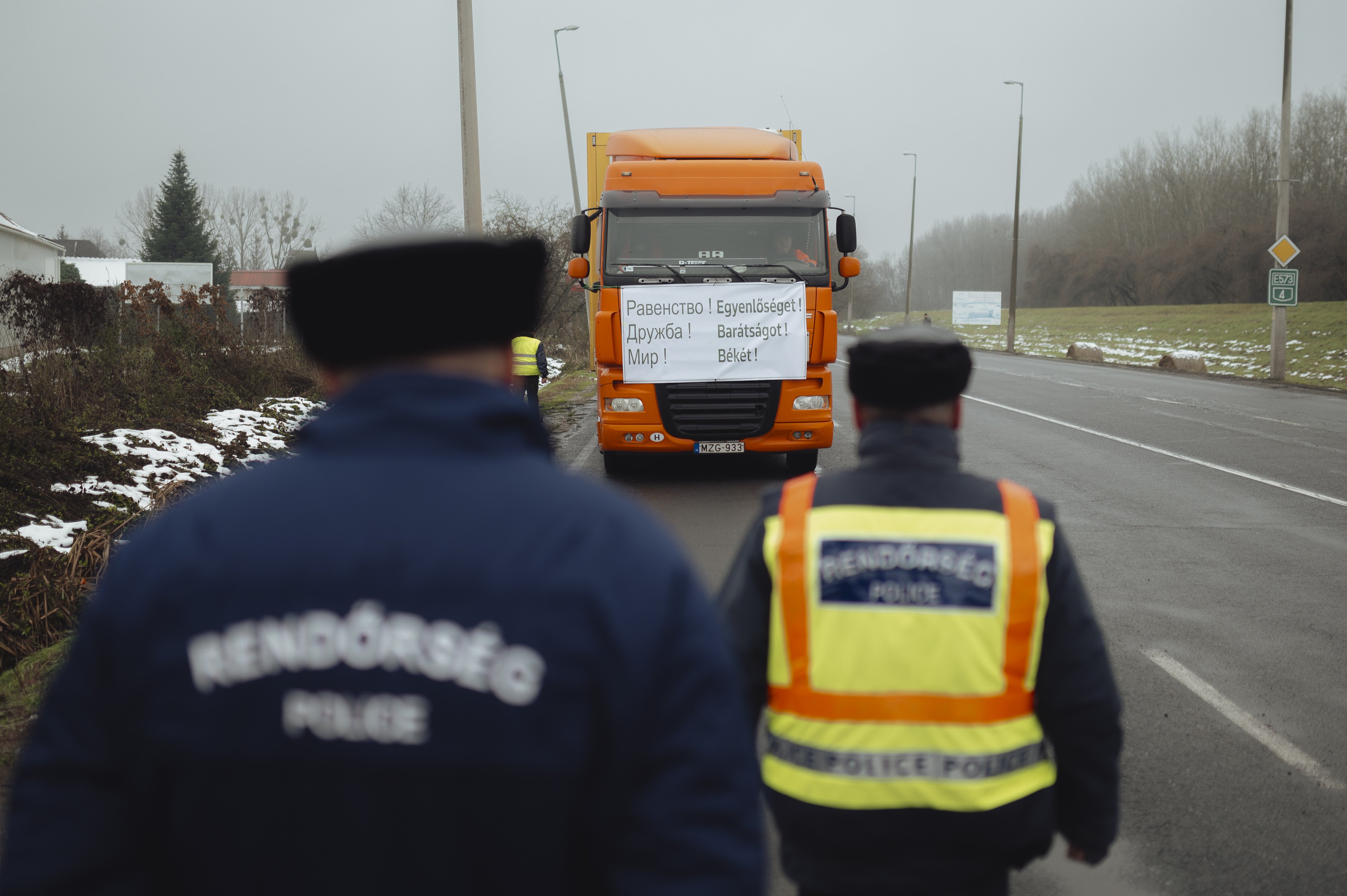 aa-20231211-33157324-33157301-macar-tir-soforlerinden-zahonyde-protesto-gosterisi.jpg