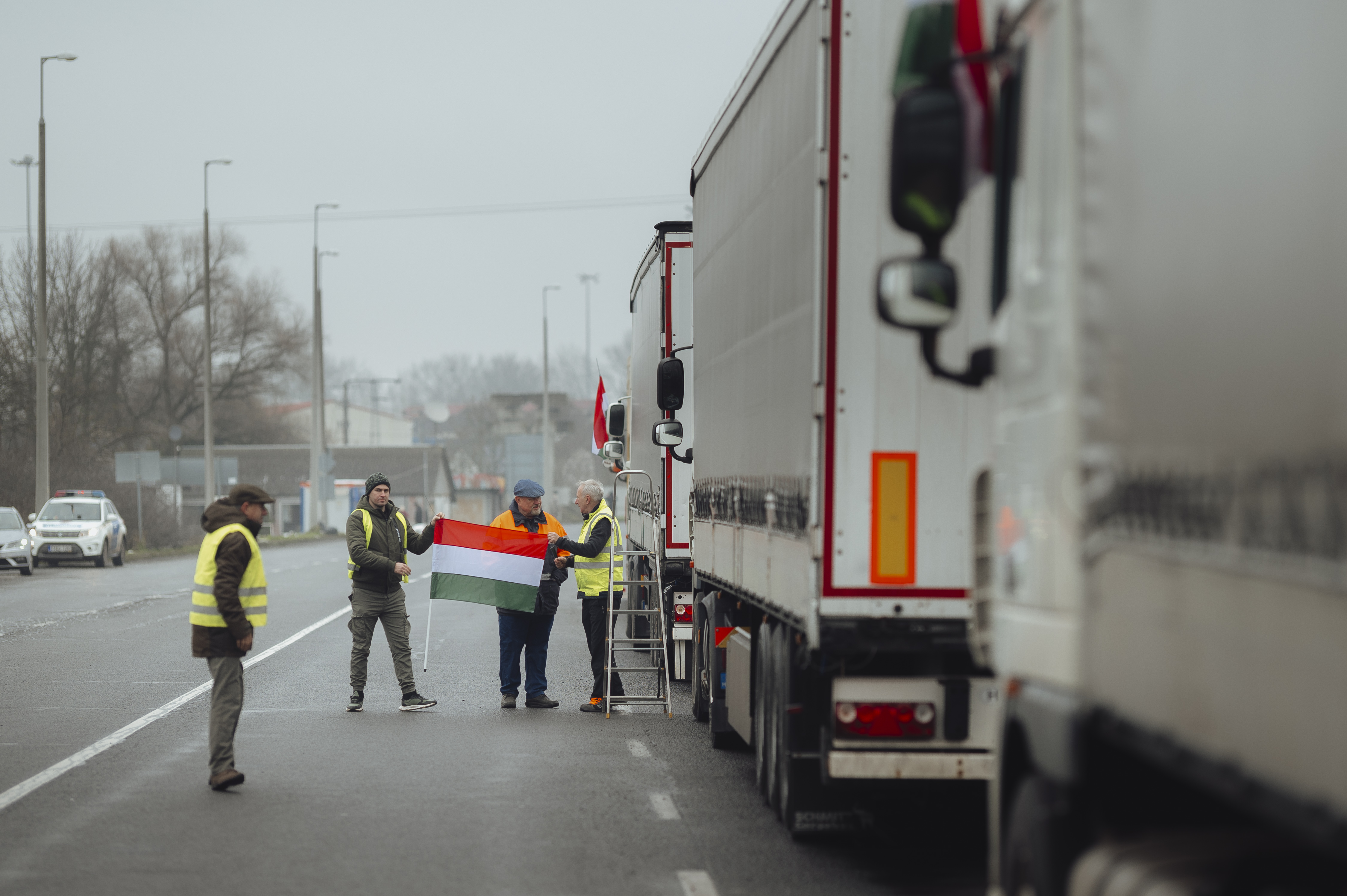 aa-20231211-33157324-33157320-macar-tir-soforlerinden-zahonyde-protesto-gosterisi.jpg