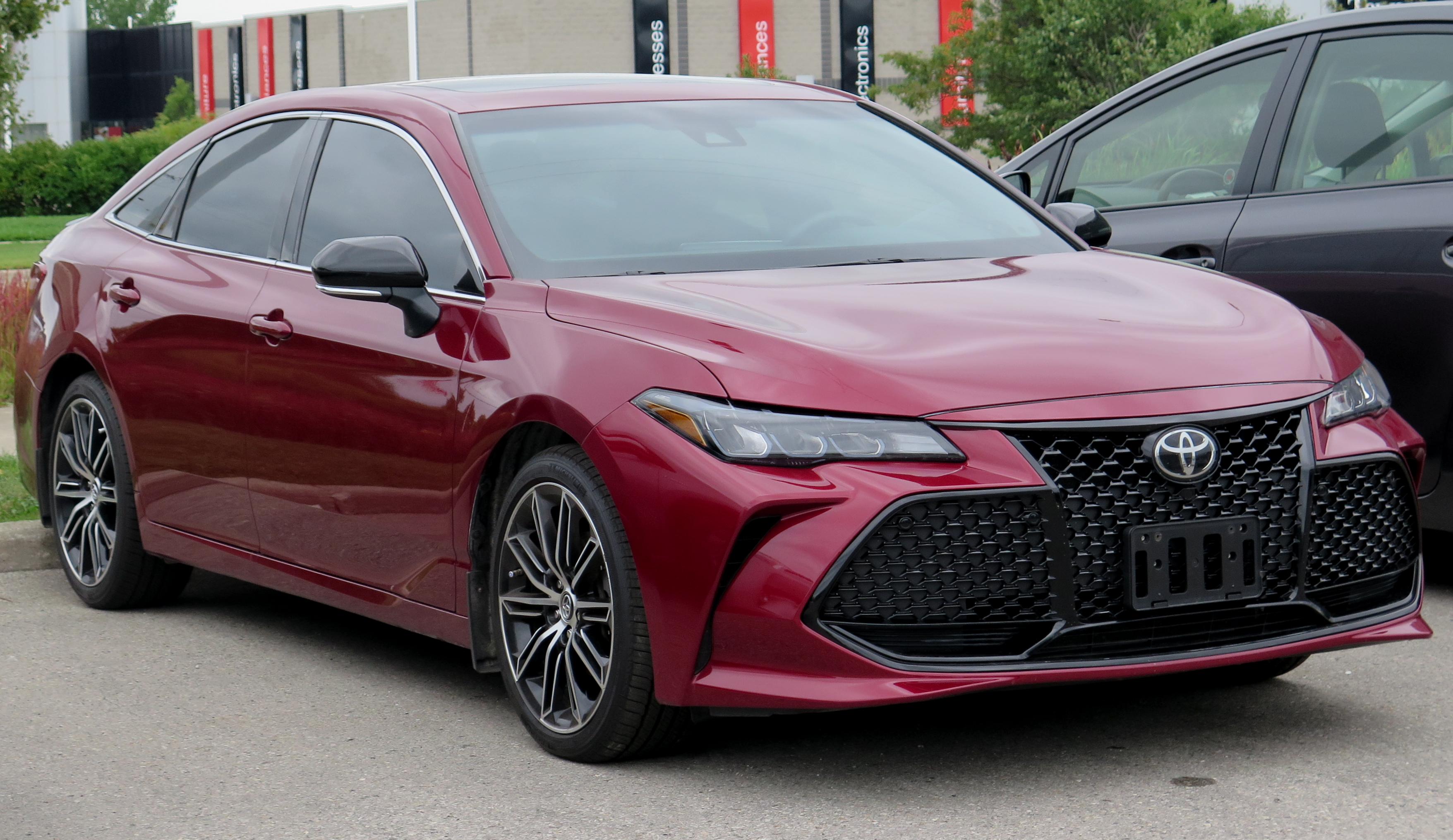 2019-toyota-avalon-xse-in-ruby-flare-pearl-front-right-09-05-2022.jpg