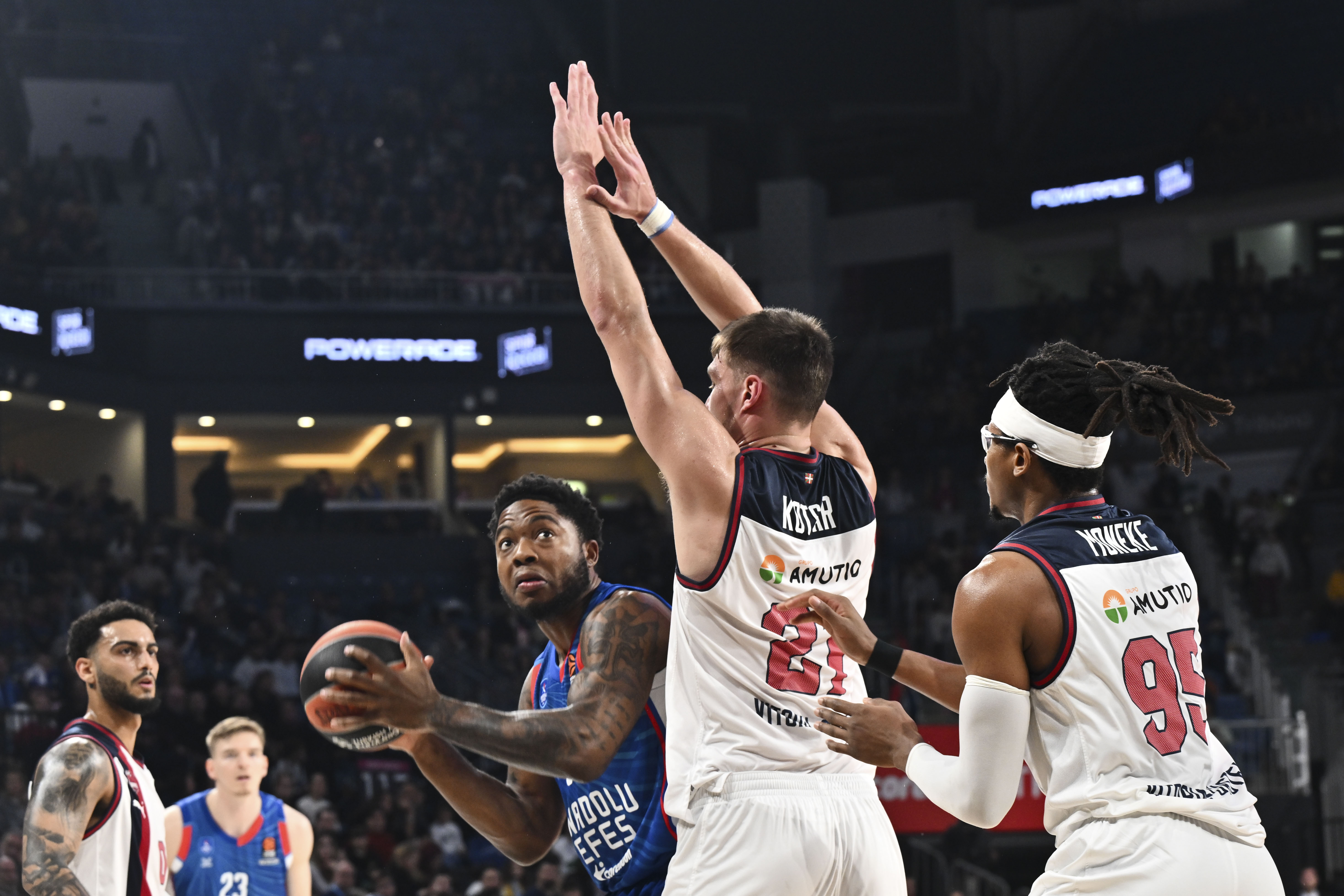 aa-20231222-33252574-33252569-anadolu-efes-v-baskonia-turkish-airlines-euroleague.jpg