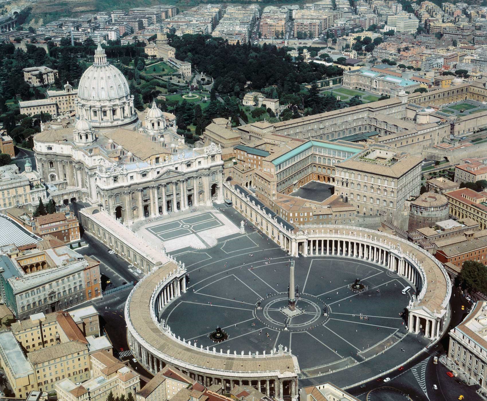 Какая столица ватикана. Базилика Святого Петра в Ватикане. Площадь Святого Петра Бернини. Площадь перед собором св Петра.