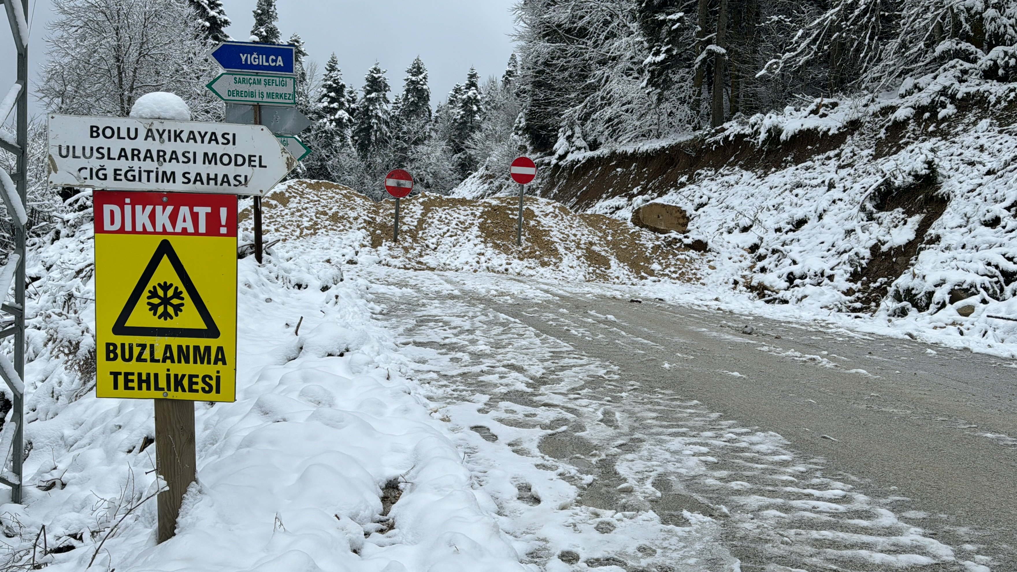 bolu-yedigoller-yolu-ulasima-kapatildi-yenicag-1.jpg