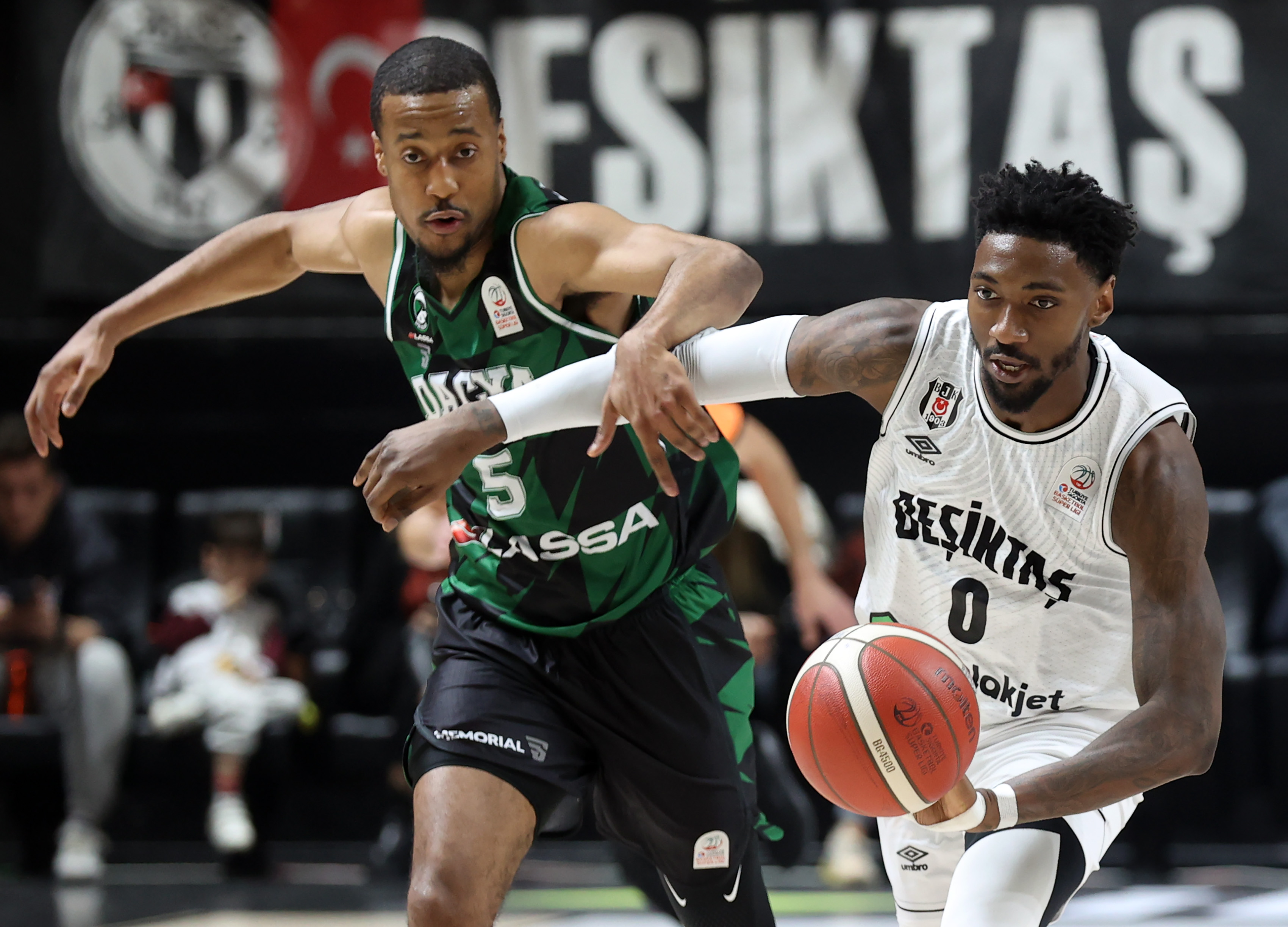 aa-20240113-33428361-33428350-besiktas-emlakjet-darussafaka-lassa.jpg