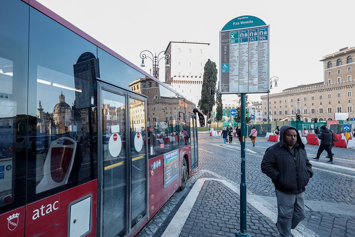 italyada-toplu-tasimada-calisanlar-greve-gitti-yenicag-4.jpg