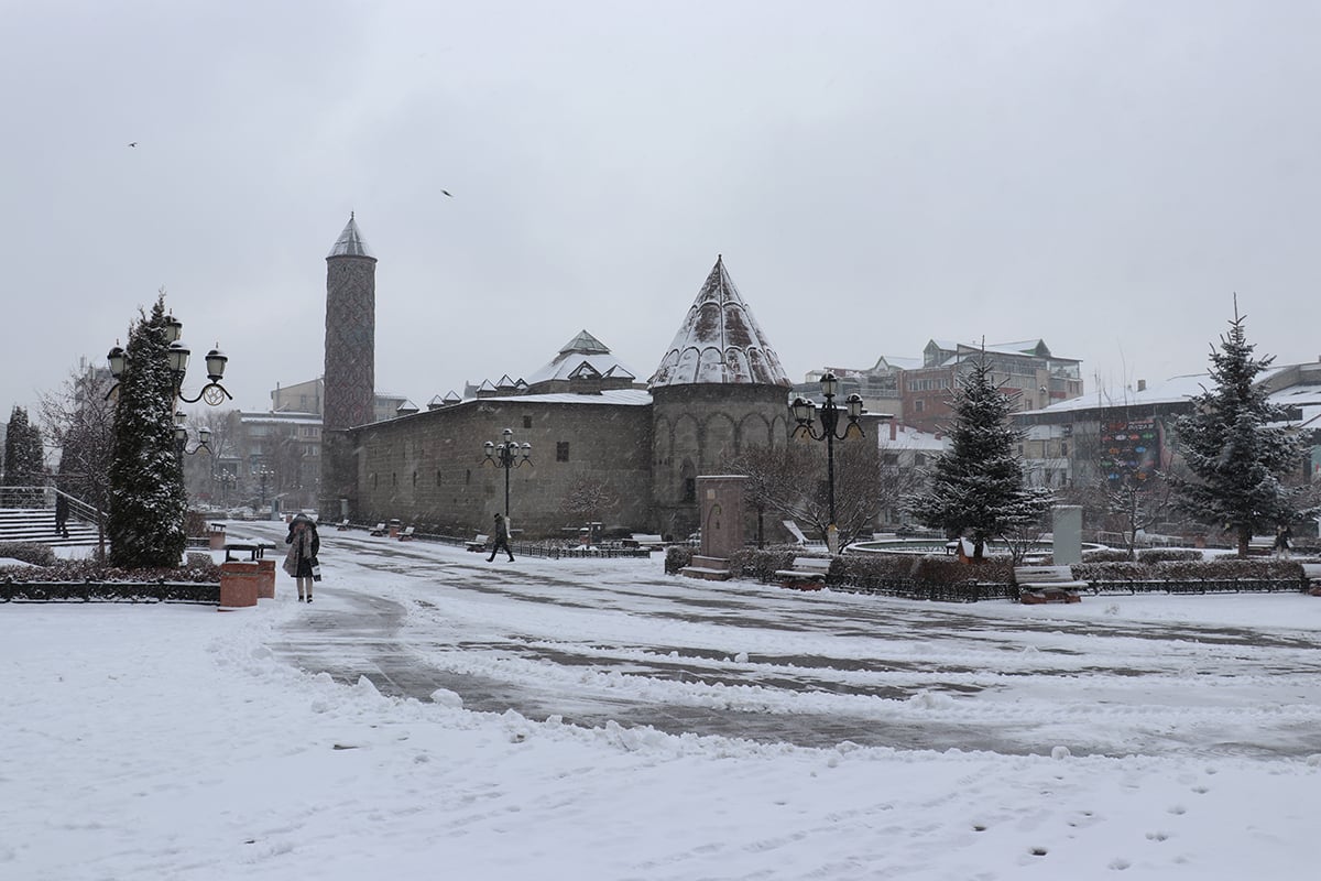 erzurum-ardahan-kars-igdir-ile-agrida-kar-ve-soguk-hava-etkili-oldu-yenicag-18.jpg