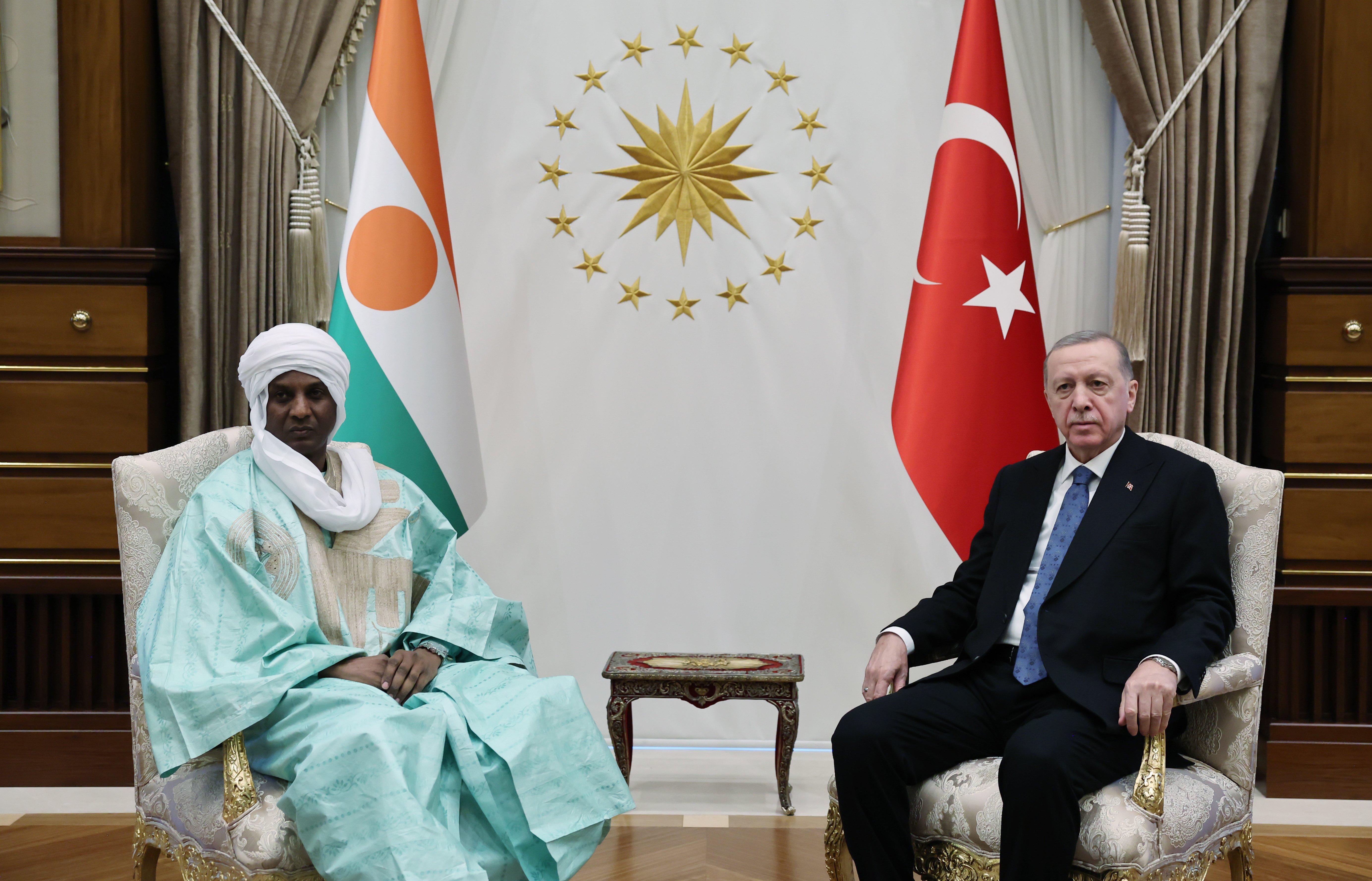 erdogan-nijer-basbakani-lamine-zeineyi-kabul-etti-yenicag-4.jpg