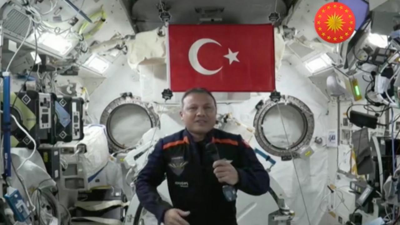 turk-astronot-alper-gezeravcinin-donus-tarihi-belli-oldu-uzay-istasyonunda-veda-toreni-duzenlenecek-yenicag-13.jpg
