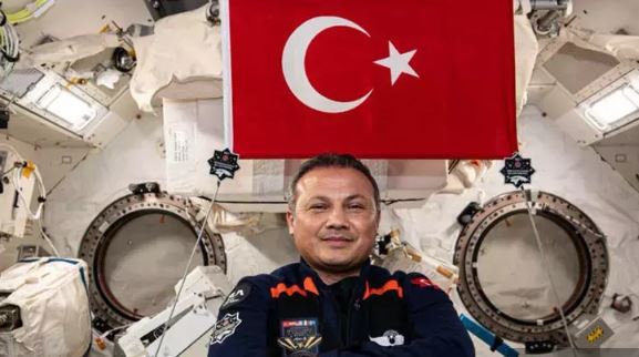 turk-astronot-alper-gezeravcinin-donus-tarihi-belli-oldu-uzay-istasyonunda-veda-toreni-duzenlenecek-yenicag-9.jpg