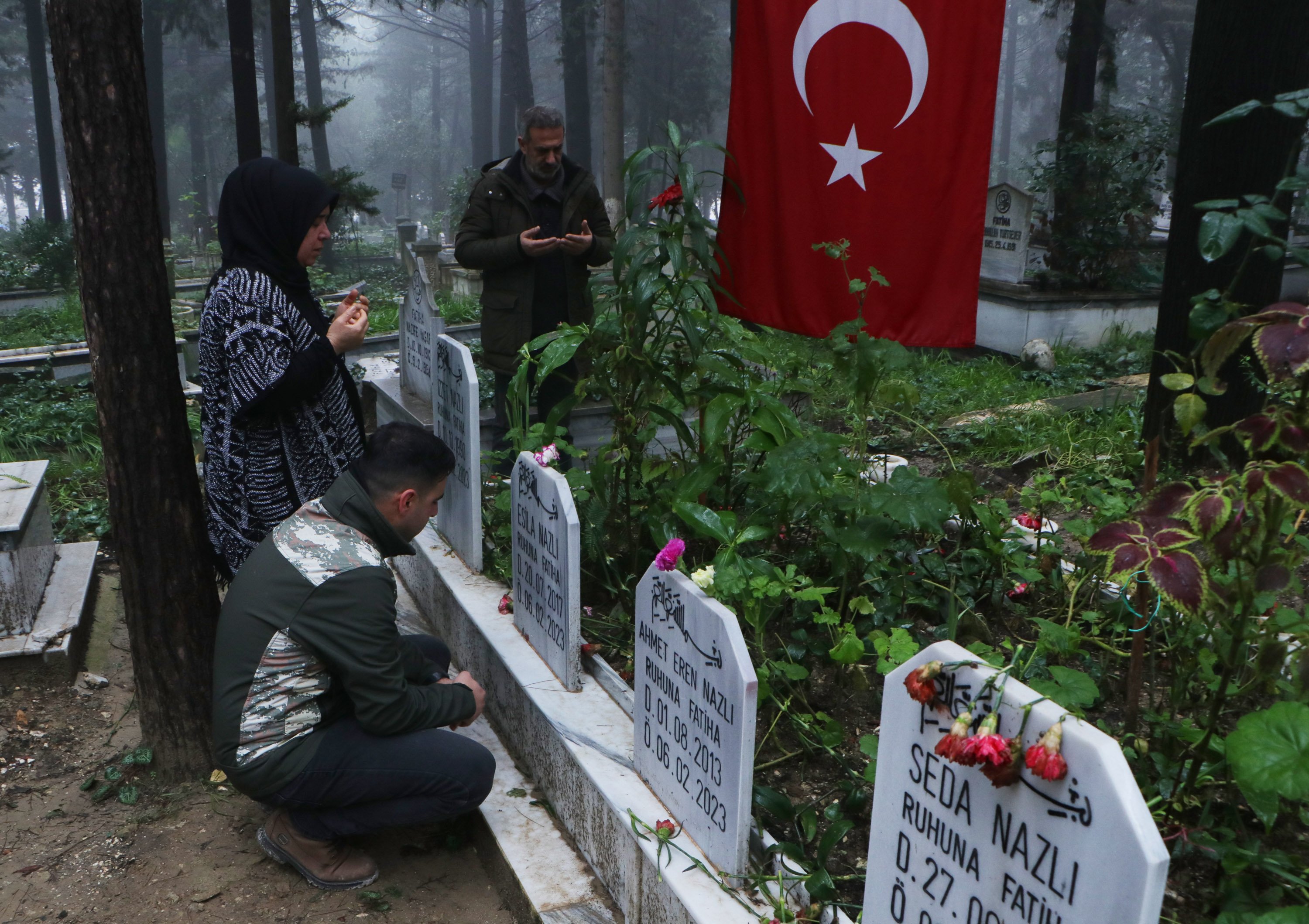 dha-muhabiri-izzet-nazlinin-annesi-yasarken-de-oldukten-sonra-da-bizi-gururlandirdi-yenicag9.jpg