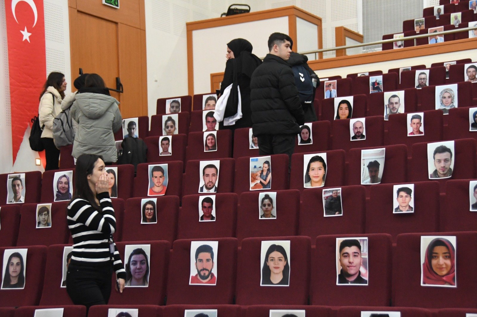 depremde-hayatini-kaybeden-universite-personeli-ve-ogrencileri-icin-toren-yenicag-5.jpg