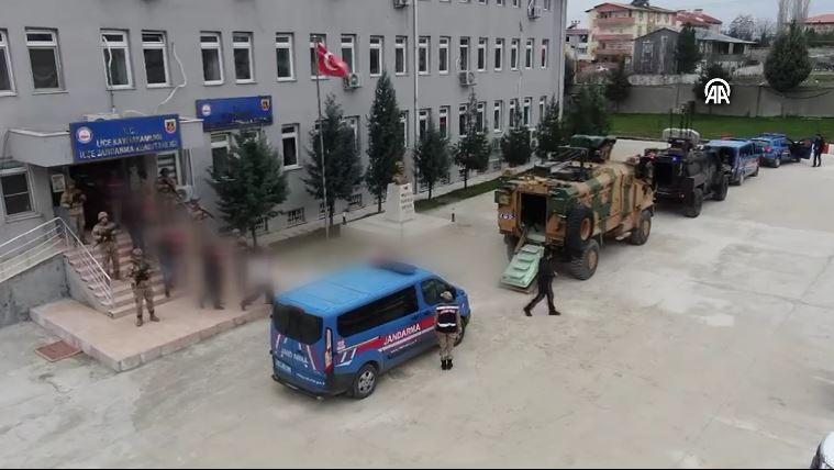 diyarbakirda-teror-operasyonu-19-gozalti-yenicag11.jpg