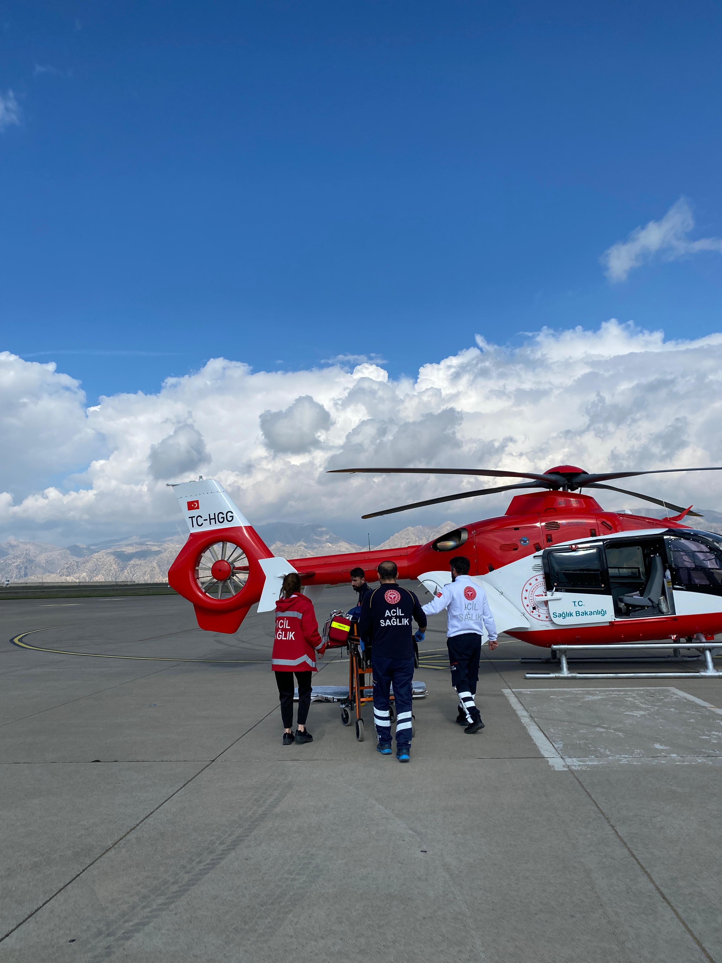 sirnakta-ambulans-helikopter-12-yasinda-14481-001.jpg