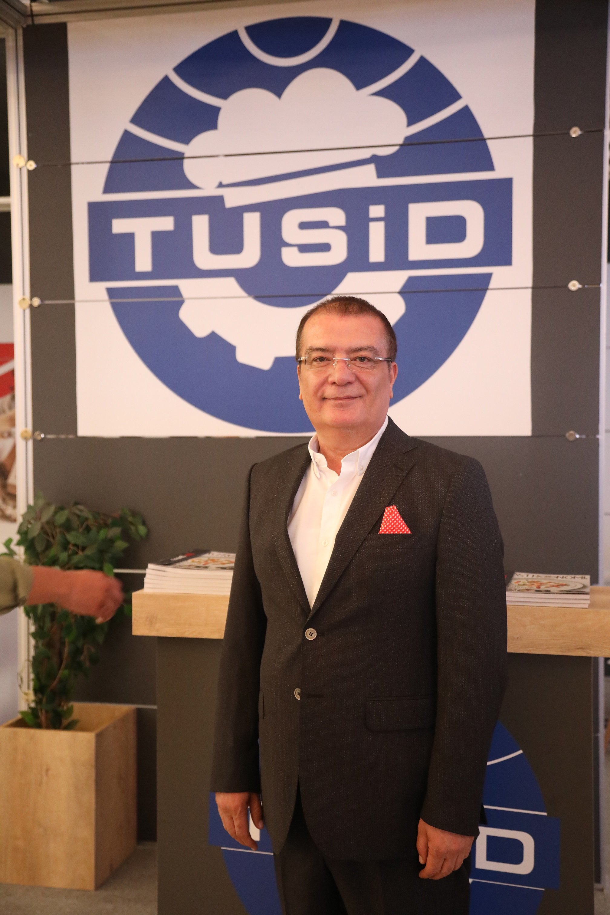 tusid-bekir-topuz-2.jpg