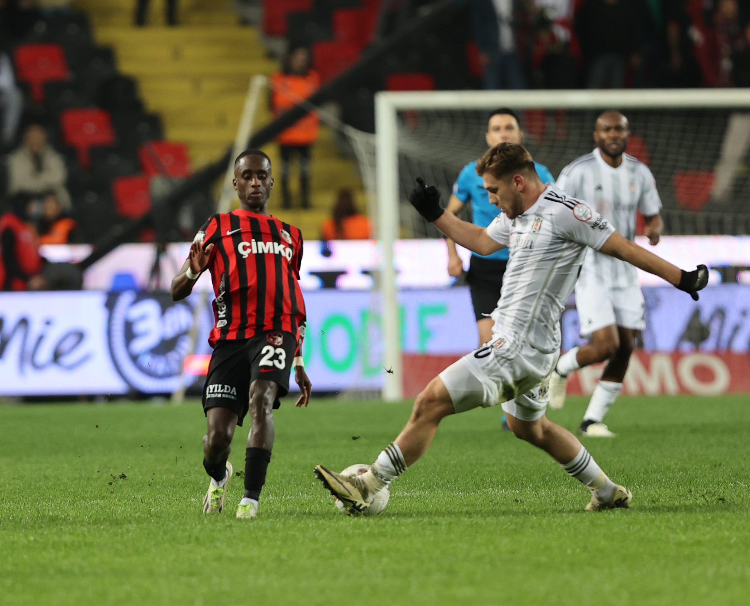 aa-20240311-33962124-33962118-gaziantep-fk-vs-besiktas-turkish-super-lig.jpg