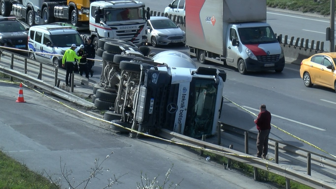 istanbul-pendikte-beton-mikseri-devrild-24726-2.jpg