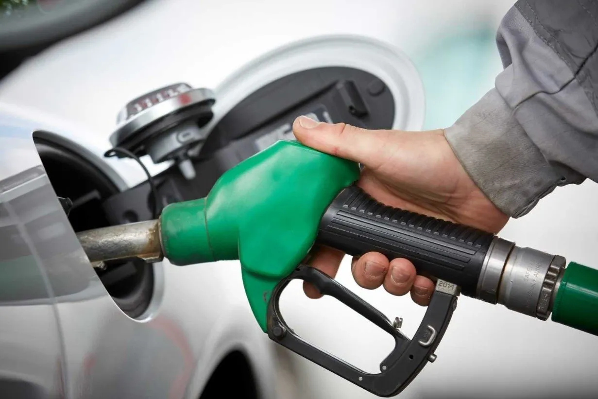 0x0-benzin-motorin-fiyatlari-son-dakika-petrol-fiyatlari-dengeye-geliyor-peki-benzin-fiyati-icin-zam-indirim-var-m-1694066965508.webp