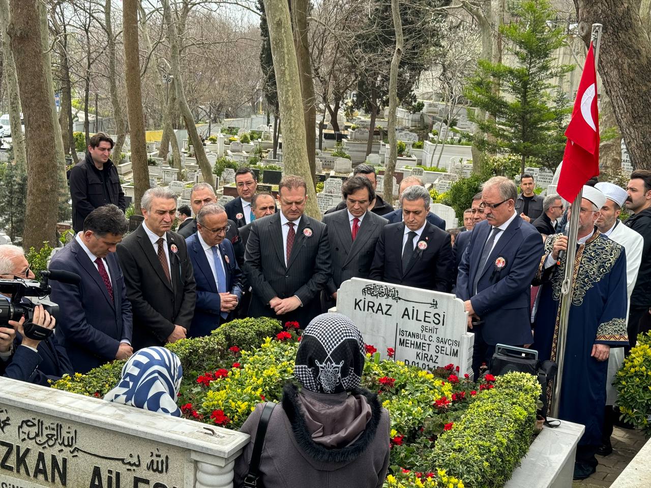 sehit-savci-mehmet-selim-kiraz-kabri-basinda-anildi-yenicag-2.jpg