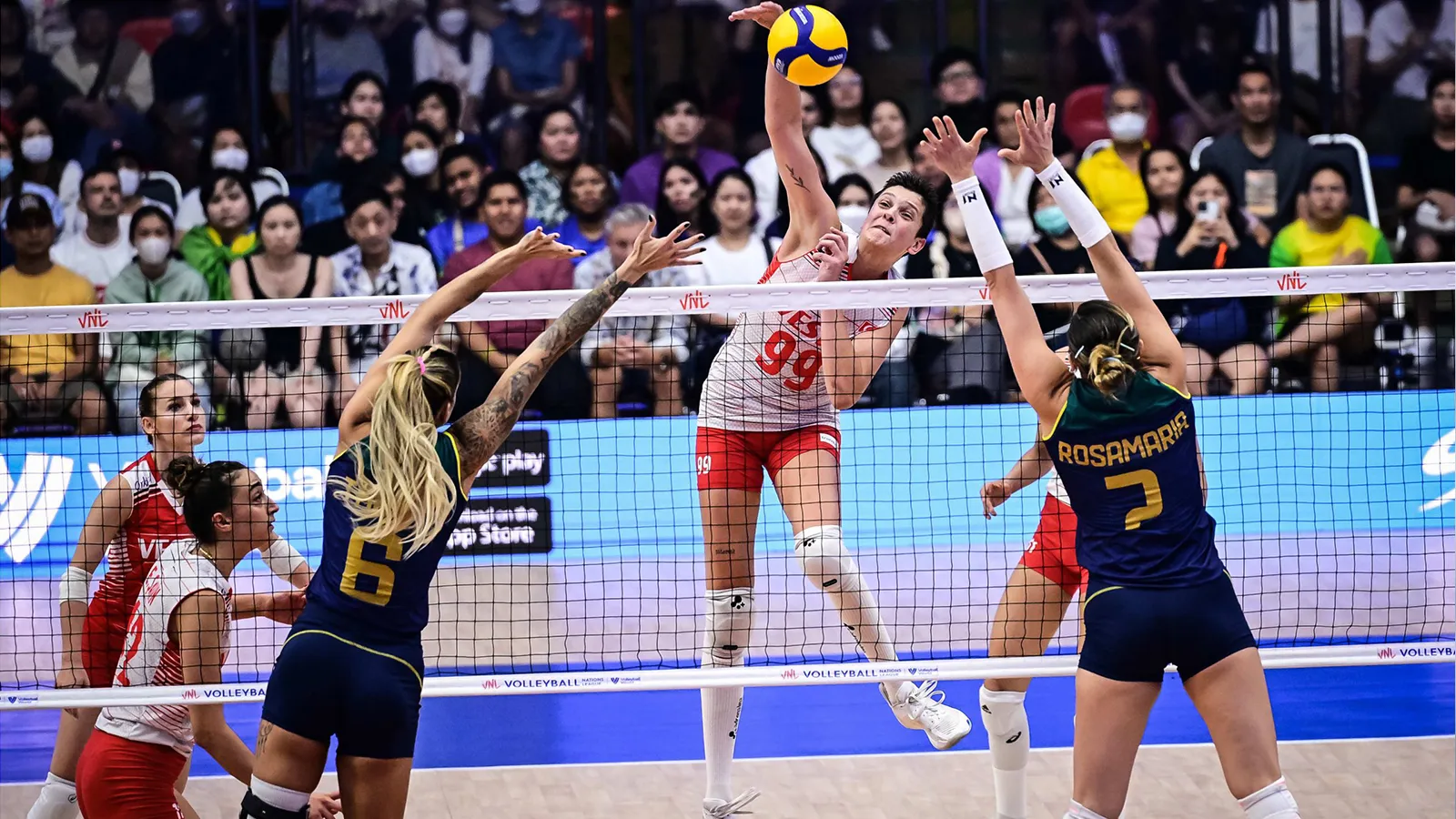 milli-voleybolcu-ebrar-karakurttan-brezilyalilari-kizdiran-paylasim-ahdz.webp