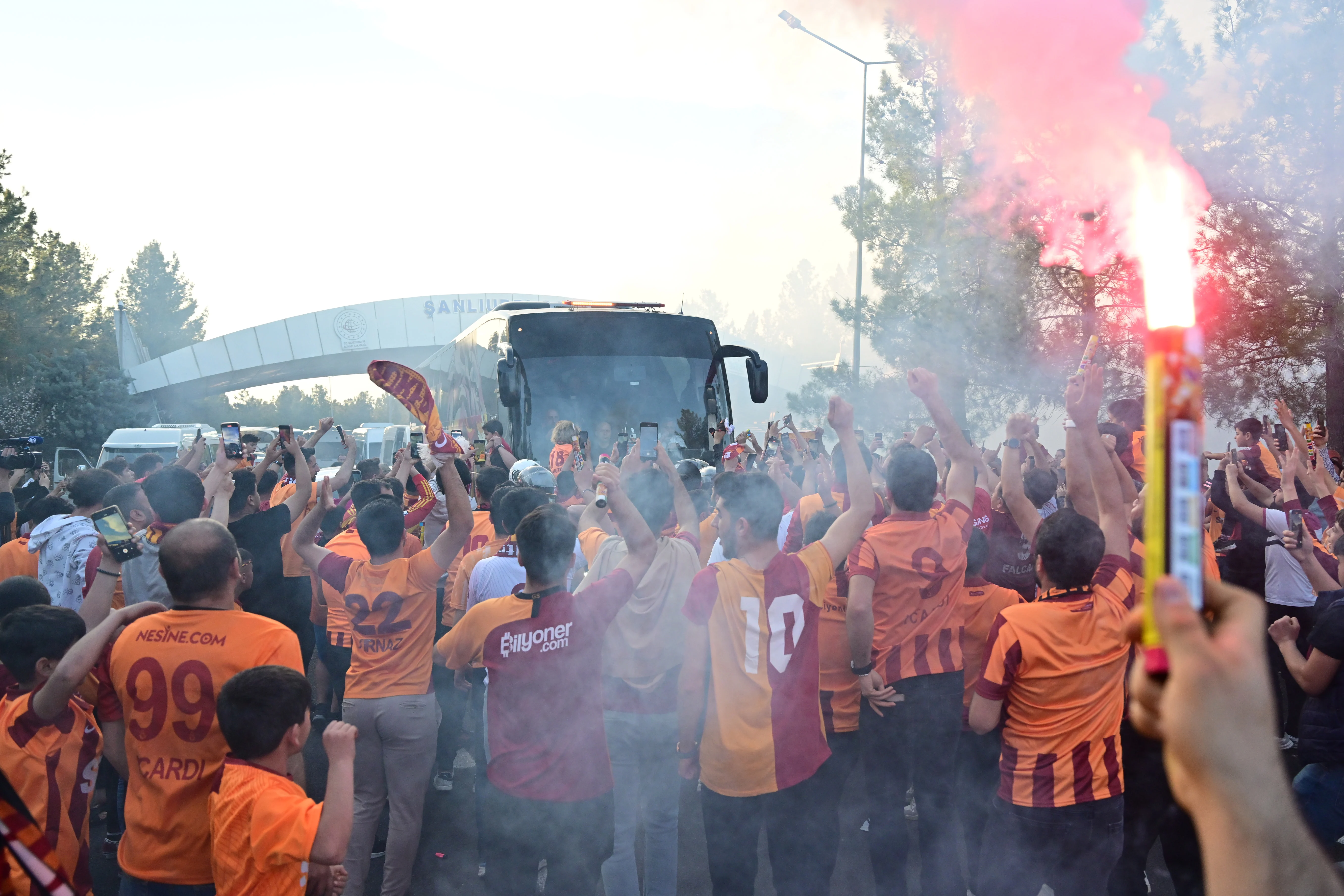 aa-20240406-34203395-34203391-galatasaray-arrives-in-turkiyes-sanliurfa-for-turkcell-super-cup-match.webp