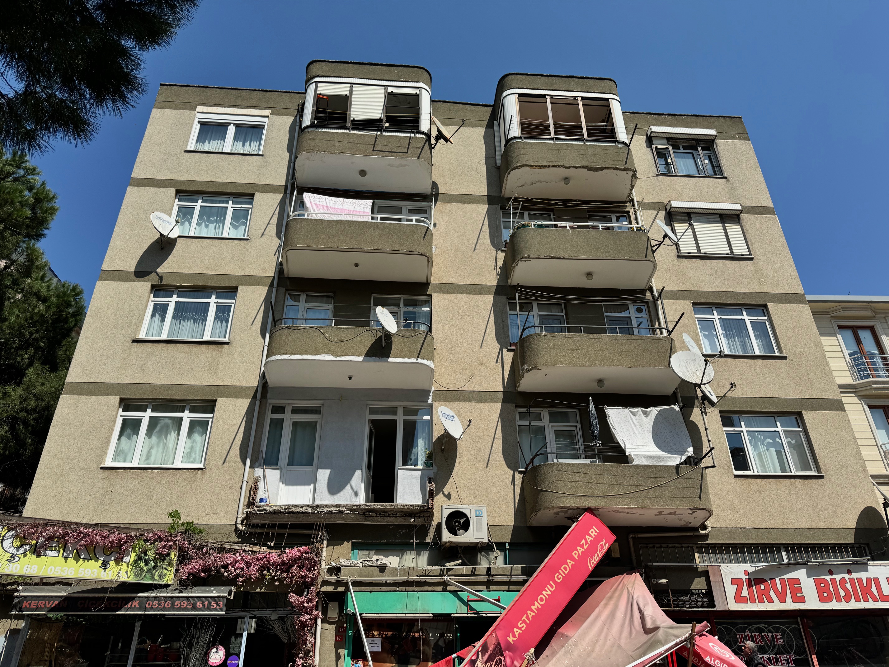 istanbul-kartalda-balkon-coktu-1-kad-38166-4.jpg