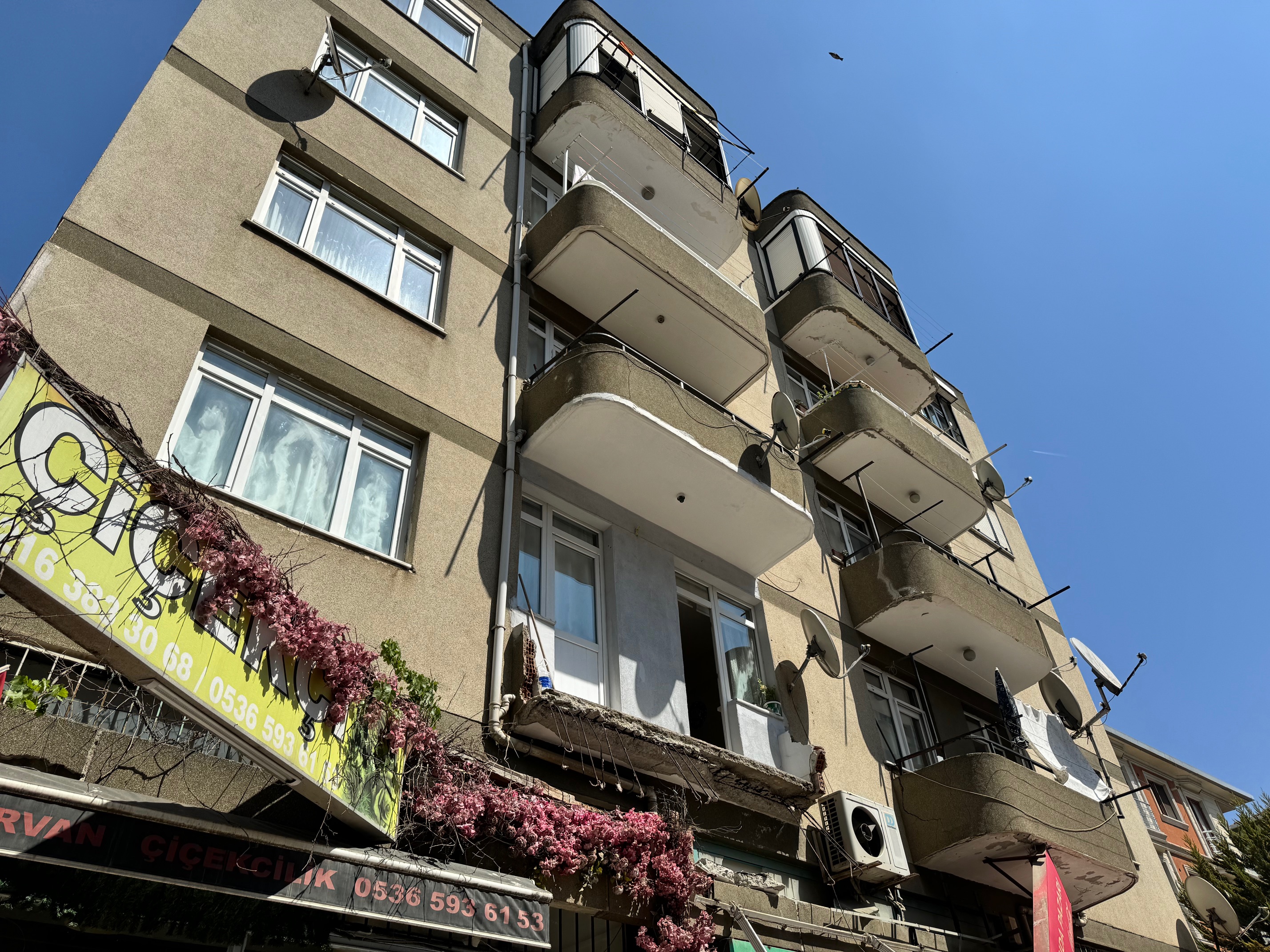 istanbul-kartalda-balkon-coktu-1-kad-38166-5.jpg