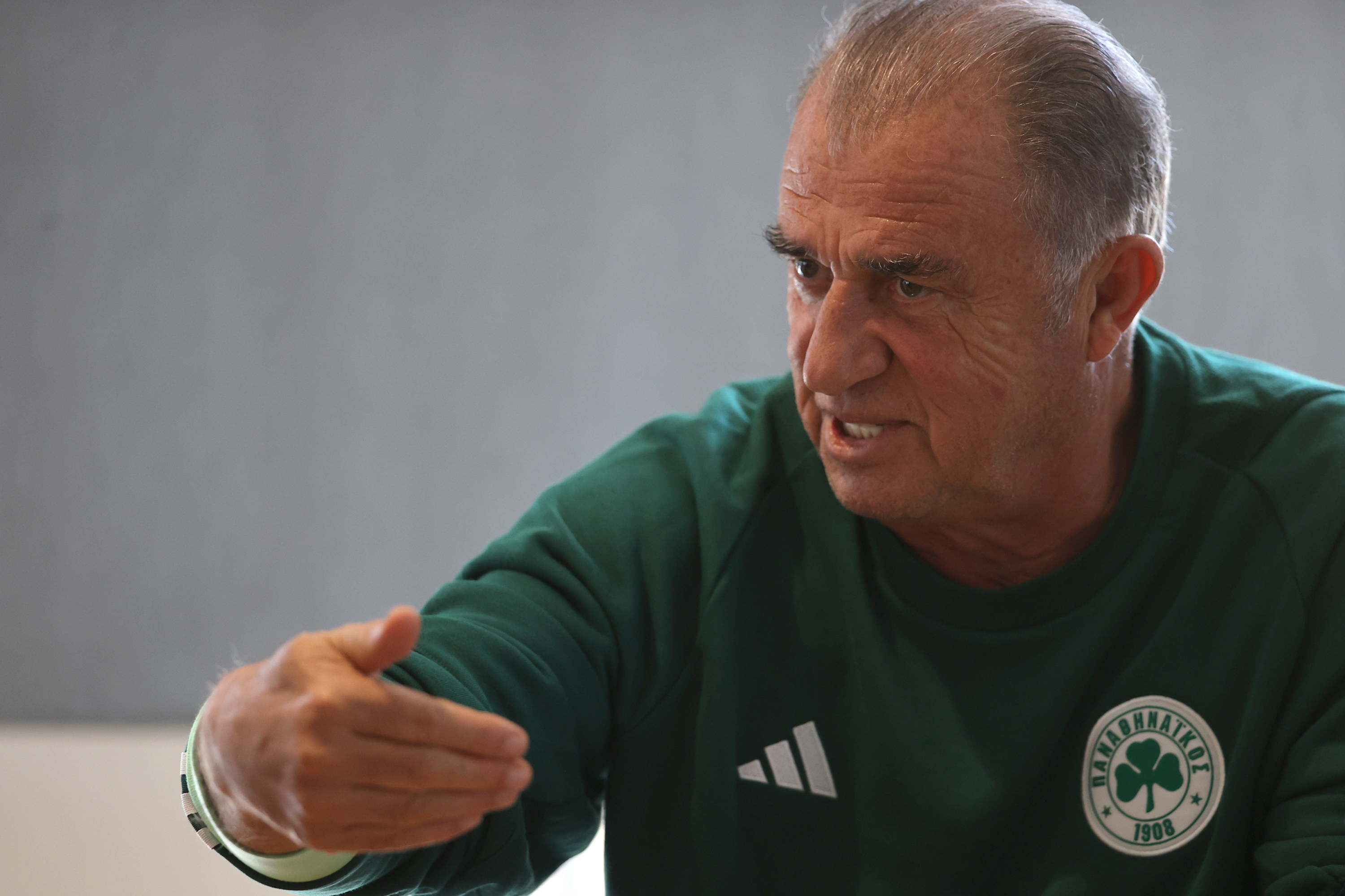 aa-20240411-34246532-34246531-head-coach-of-panathinaikos-fatih-terim-meets-with-journalists-in-athens.jpg