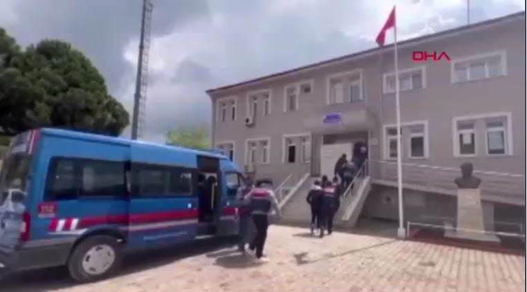 minibusten-10-kacak-gocmen-cikti-yenicag-9.jpg