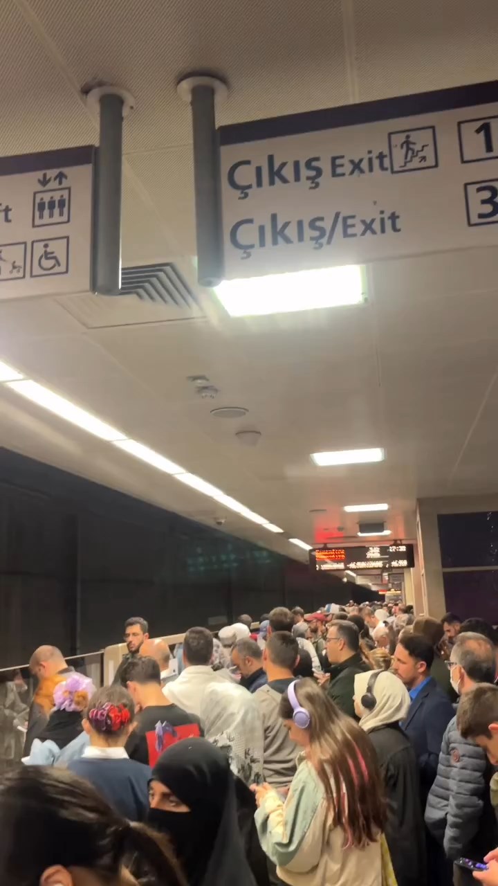istanbul-yolcusuz-metrolar-carpisti-yenicag1.jpg