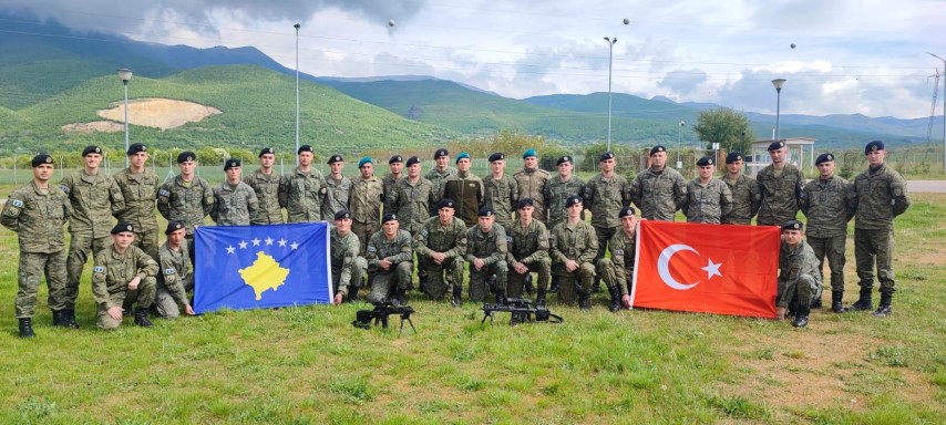 mehmetcikten-kosovali-askerlere-keskin-nisanci-egitimi-1.jpg