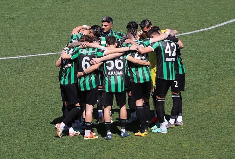 0x0-denizlispor-usakspor-macinda-ilginc-anlar-oyuncular-mactan-sonra-birden-yere-oturdu-ve-1714320234062.jpeg