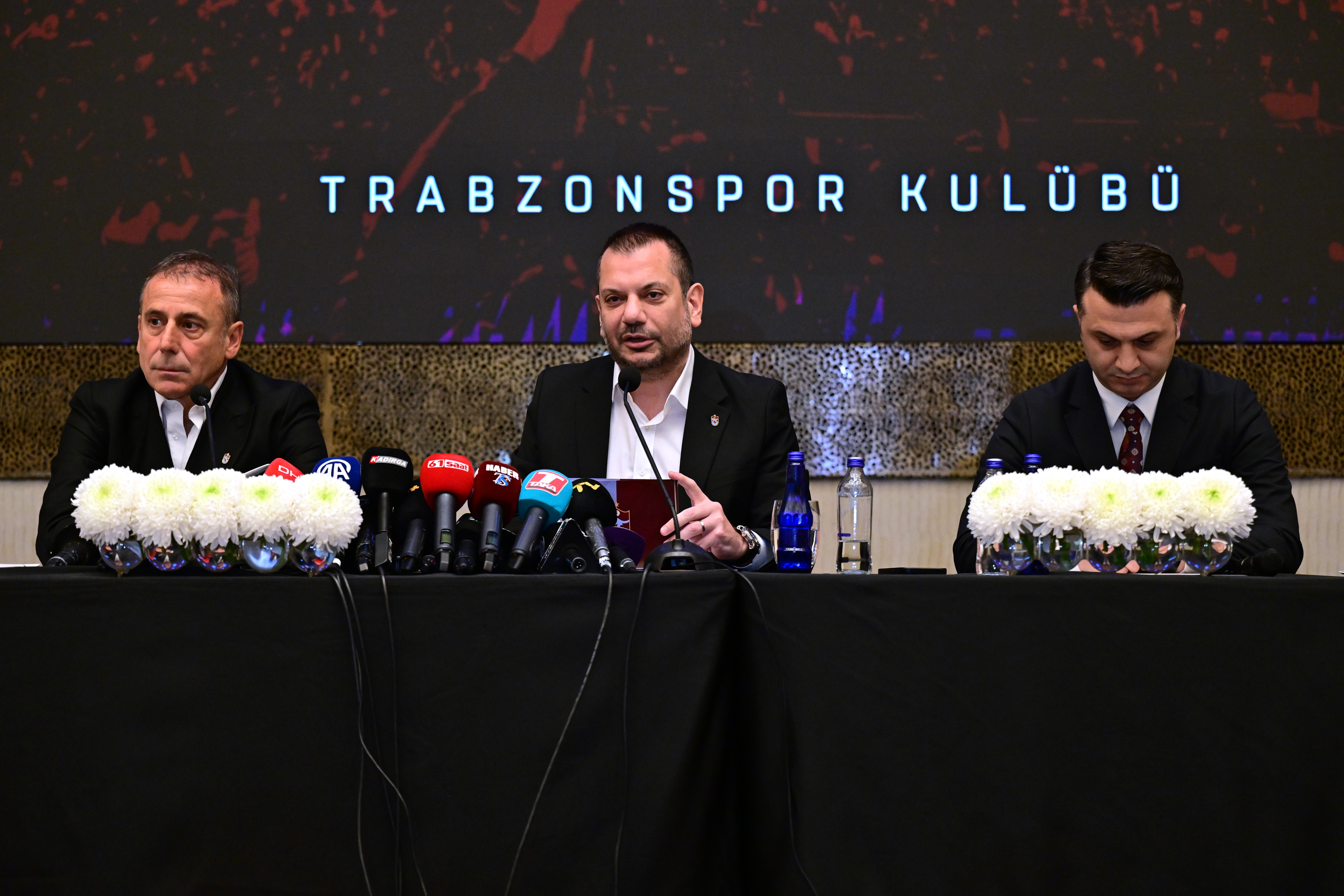 aa-20240430-34420115-34420105-trabzonspor-kulubu-baskani-ertugrul-dogan-ve-teknik-direktor-abdullah-avci-basin-toplantisi-duzenledi.jpg