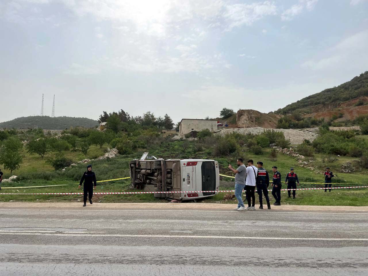 gaziantepte-yolcu-midibusu-devrildi-astsubay-oldu-cok-sayida-yarali-var-yenicag-8.jpg