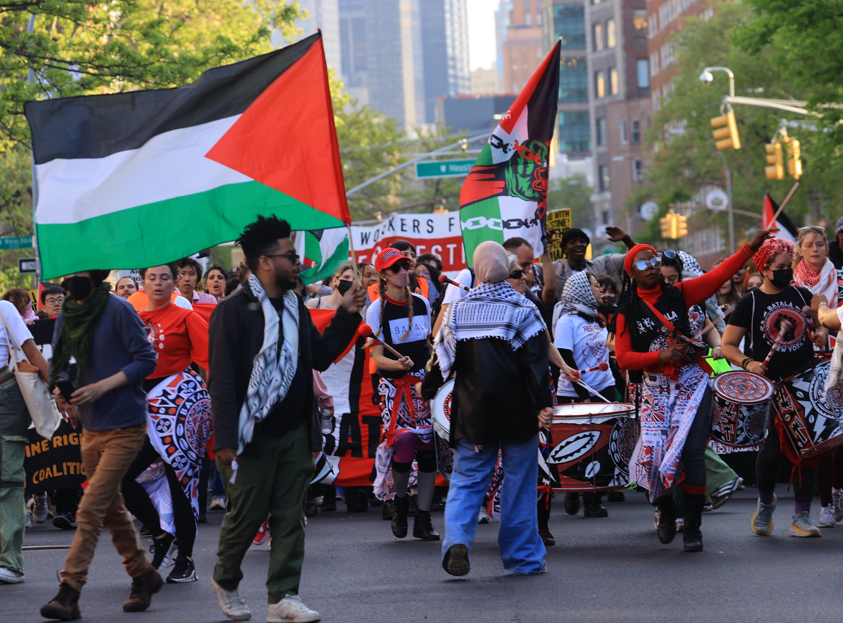 aa-20240502-34440230-34440187-may-day-rally-turned-into-propalestinian-demonstration-in-new-york.jpg